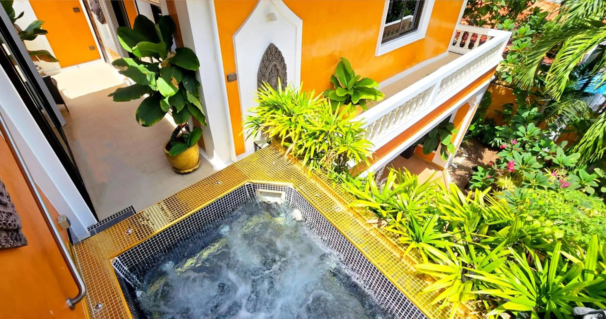 Hot Tub in HIDELAND Luxury Pool Villa Pattaya Walking Street 5 Bedrooms