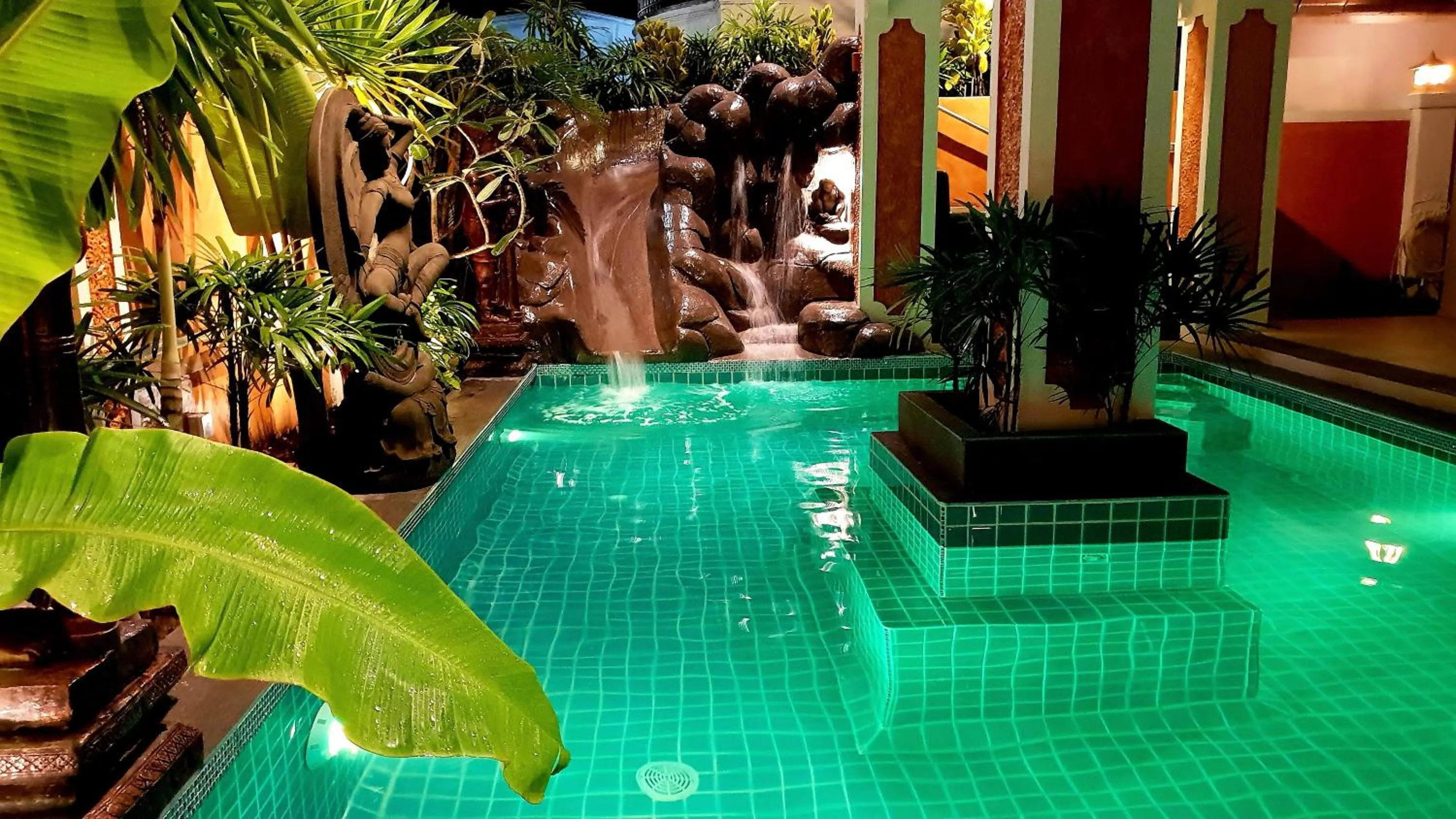 JOOPLAND Luxury Pool Villa Pattaya Walking Street 6 Bedrooms