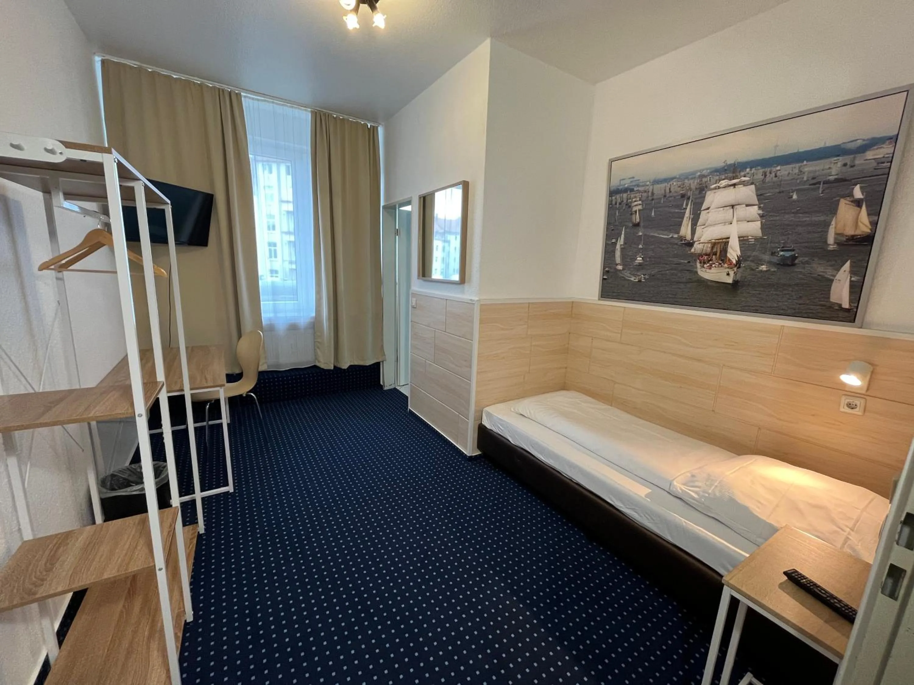 Bed in Hotel Schwarzer Bär