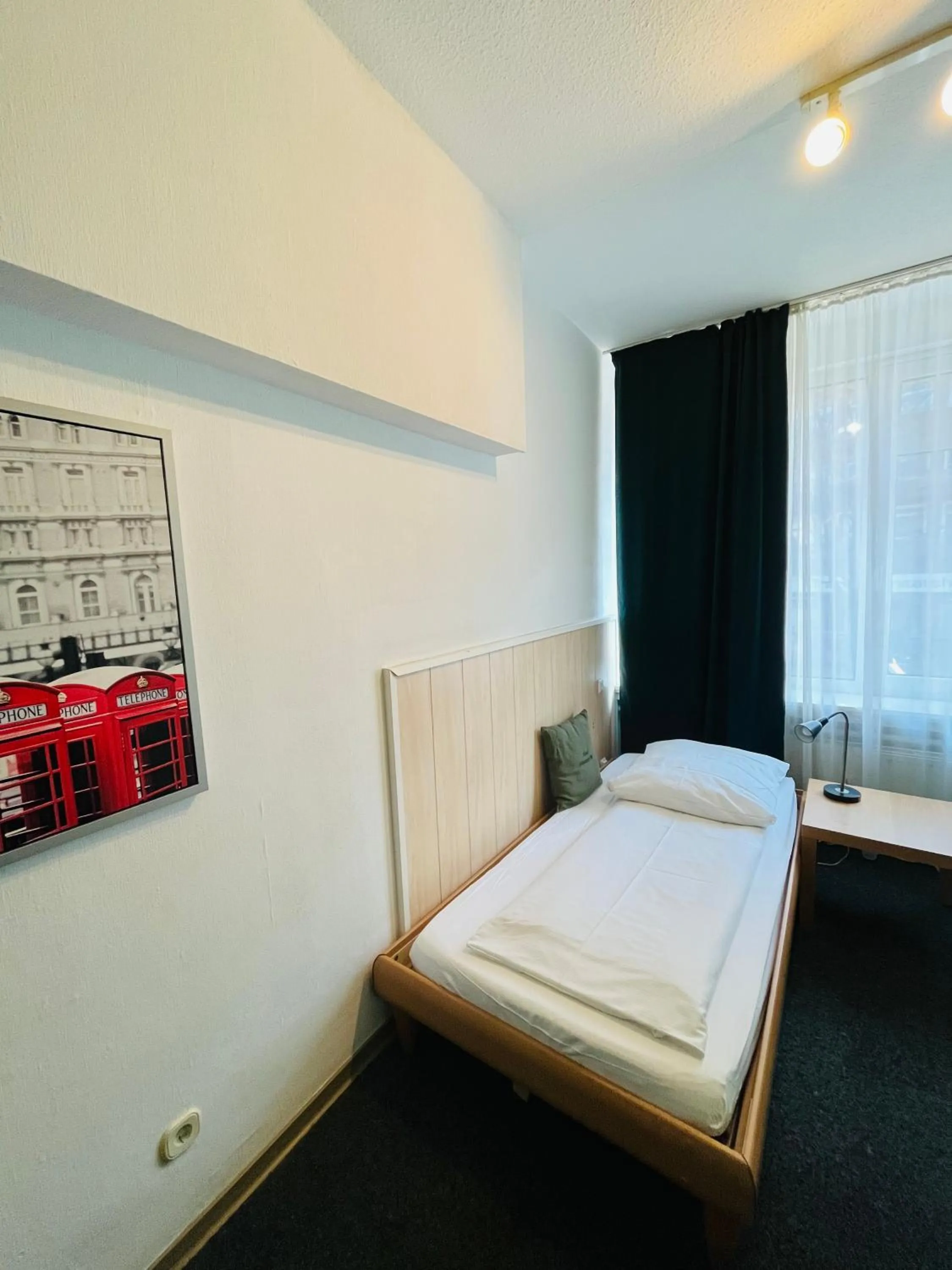 Bed in Hotel Schwarzer Bär