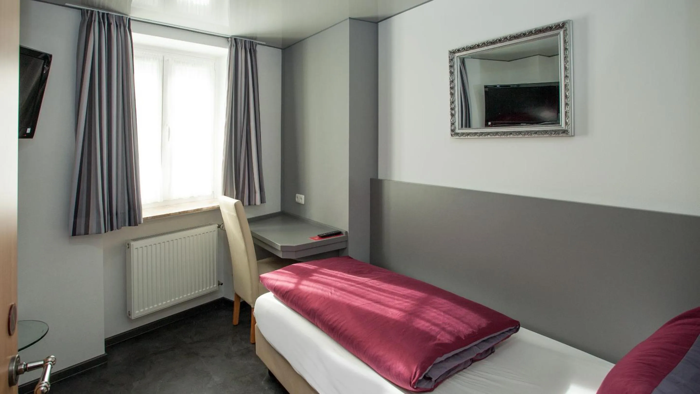 Bedroom, Bed in Hotel Zur Post