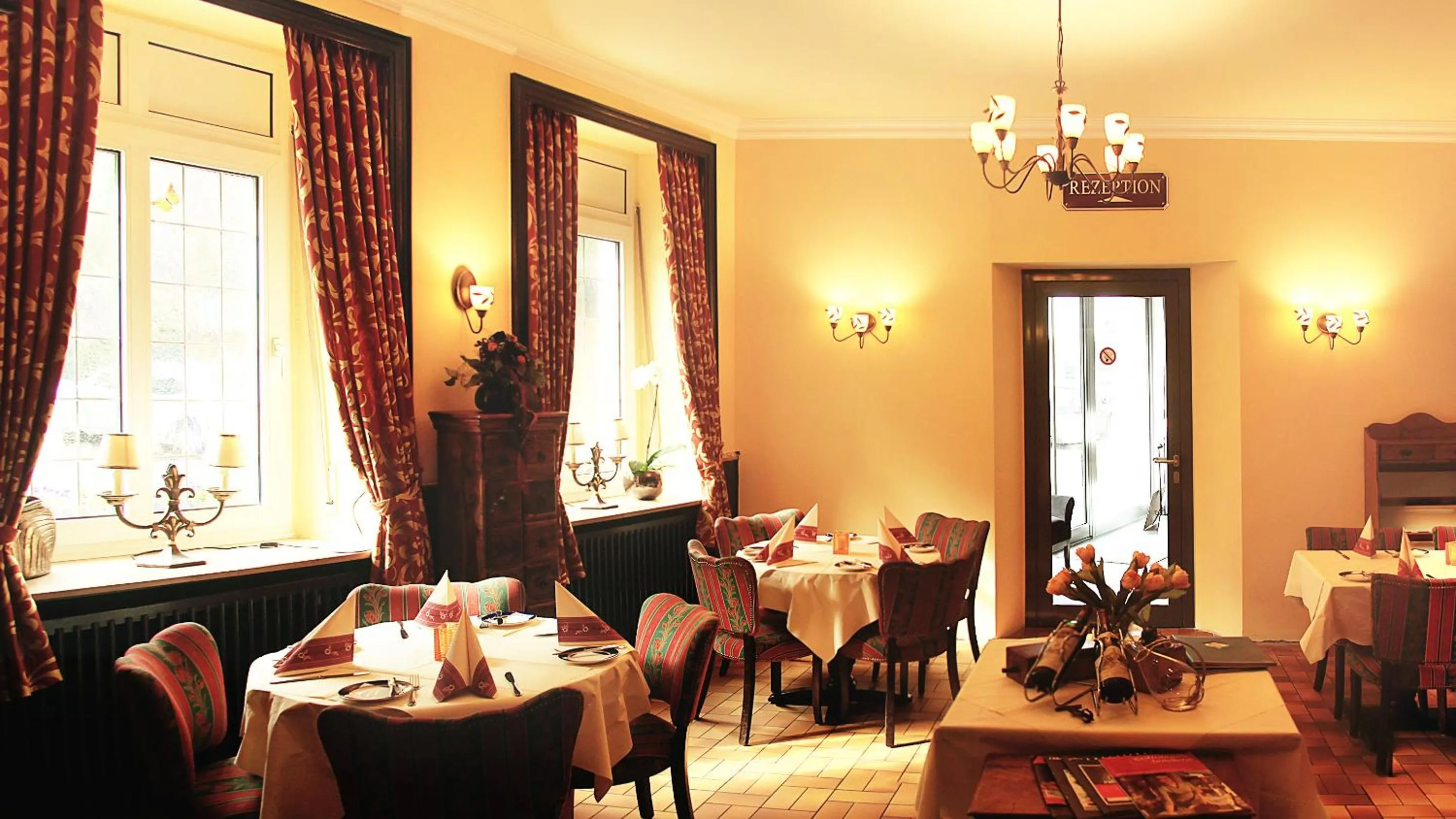 Dining area in Hotel Zur Post