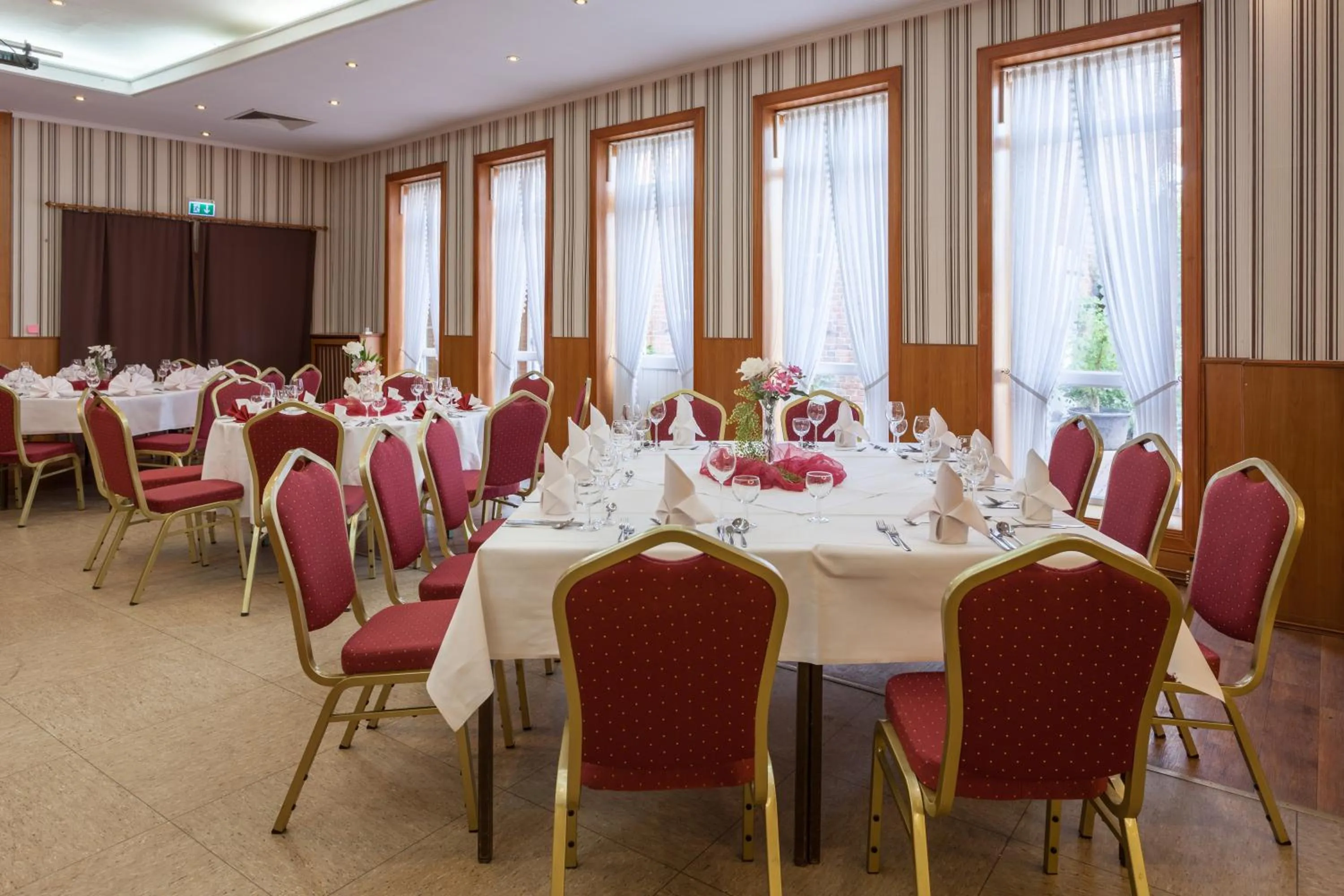 Restaurant/places to eat in Landhotel Zur Linde