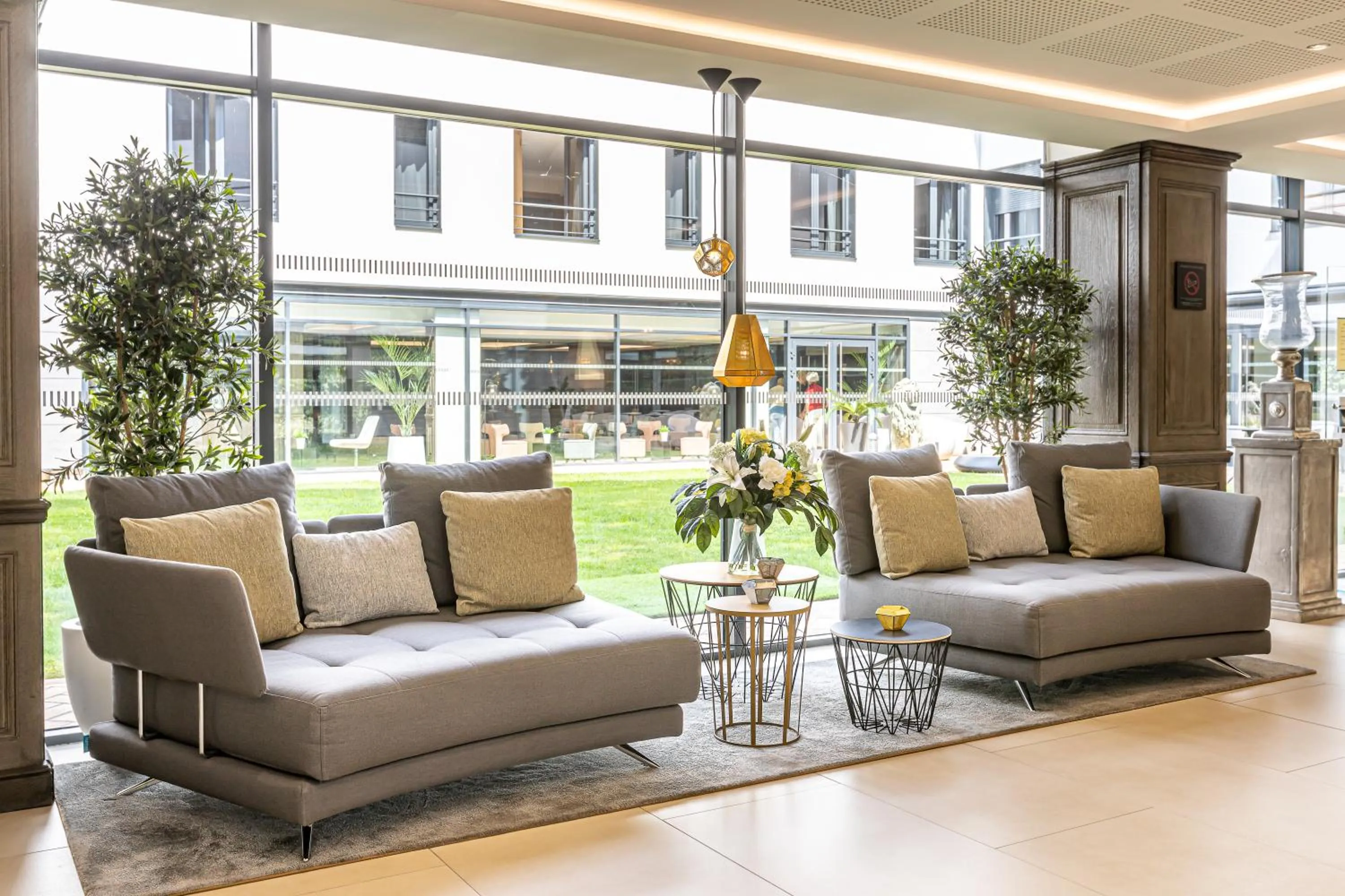 Lobby or reception in Les Jardins de St Cloud