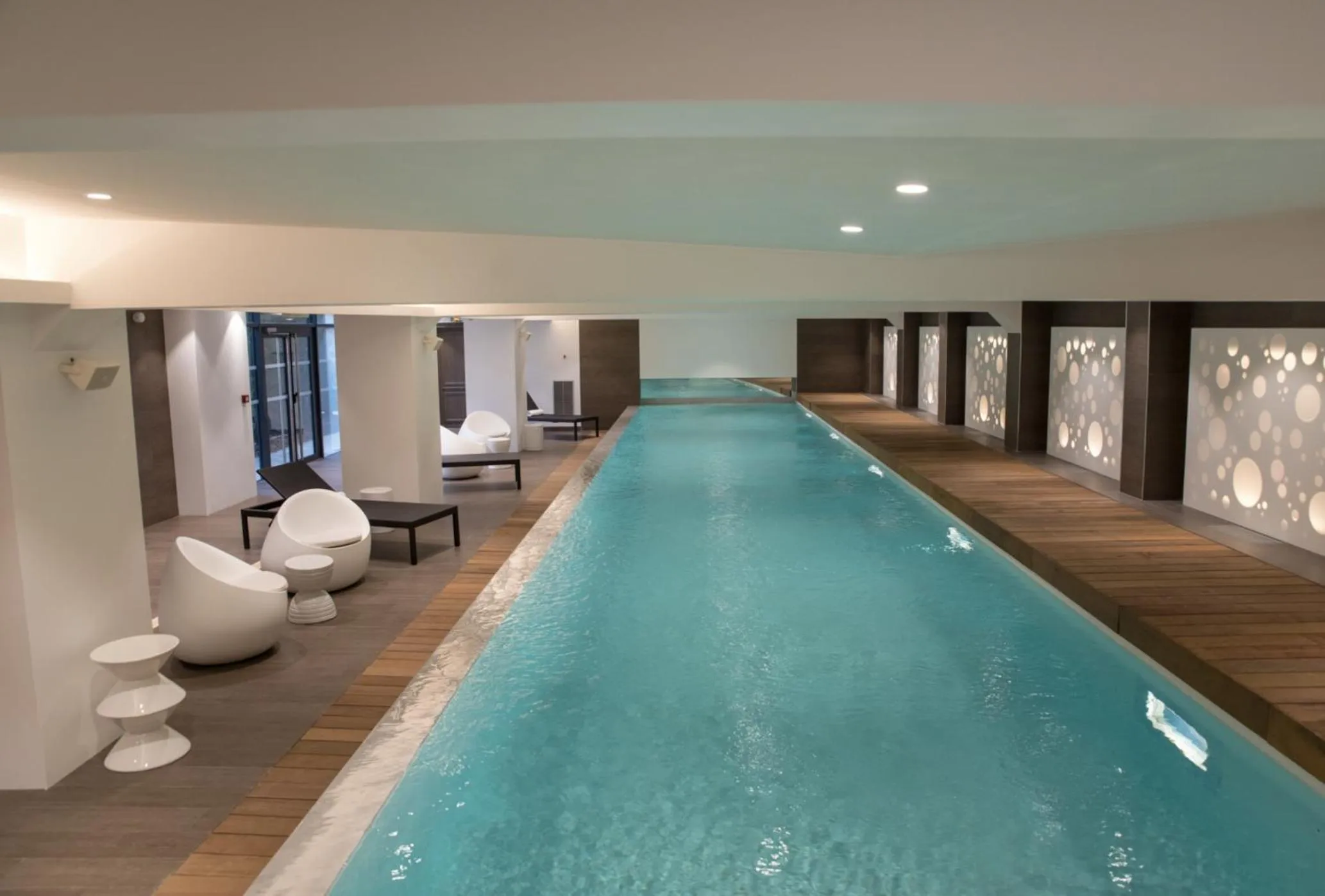 Swimming pool in Les Jardins de St Cloud