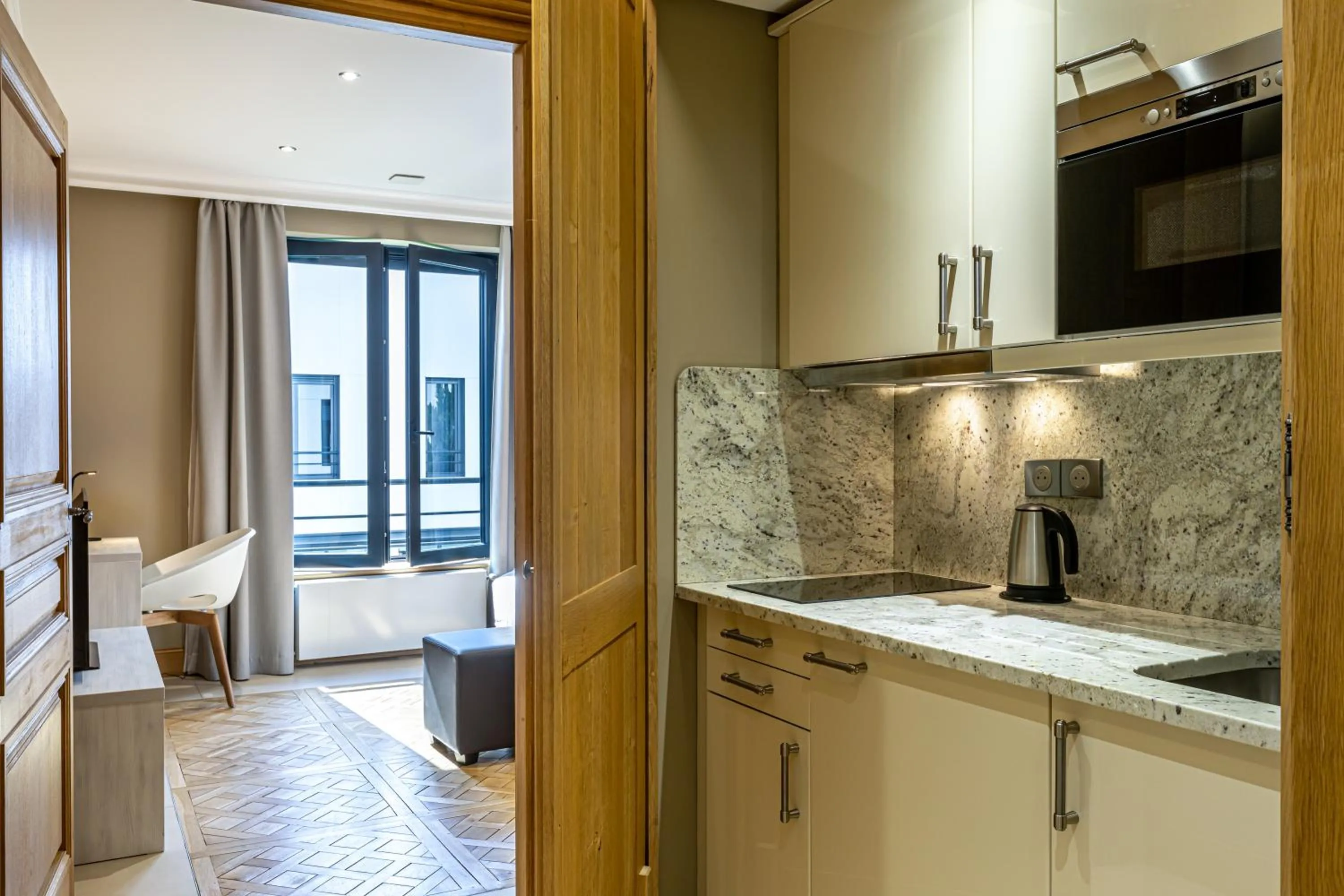 Kitchen or kitchenette in Les Jardins de St Cloud