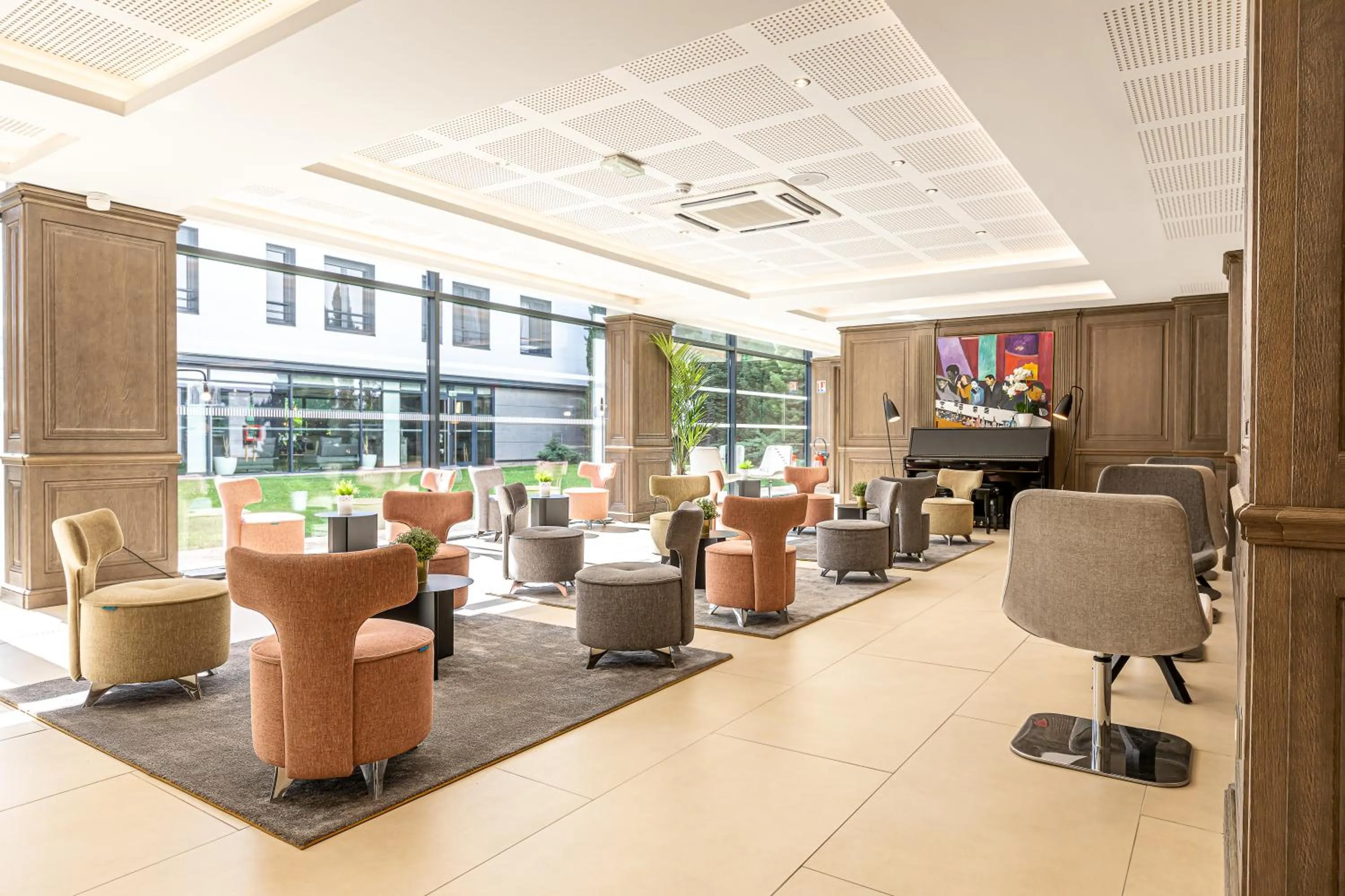 Lounge or bar in Les Jardins de St Cloud