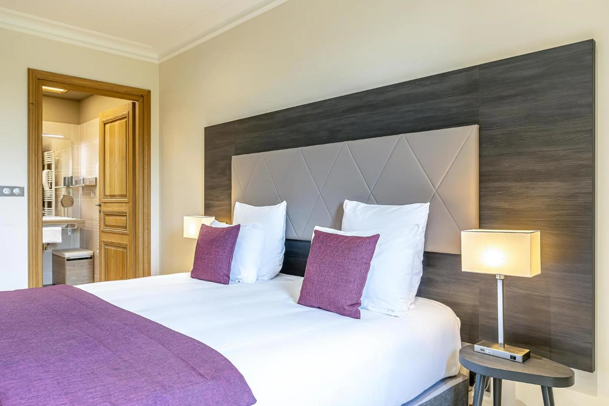 Bed in Les Jardins de St Cloud