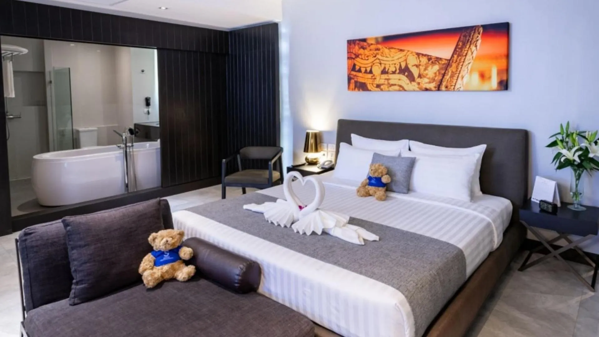 Photo of the whole room, Bed in S Ratchada Leisure Hotel