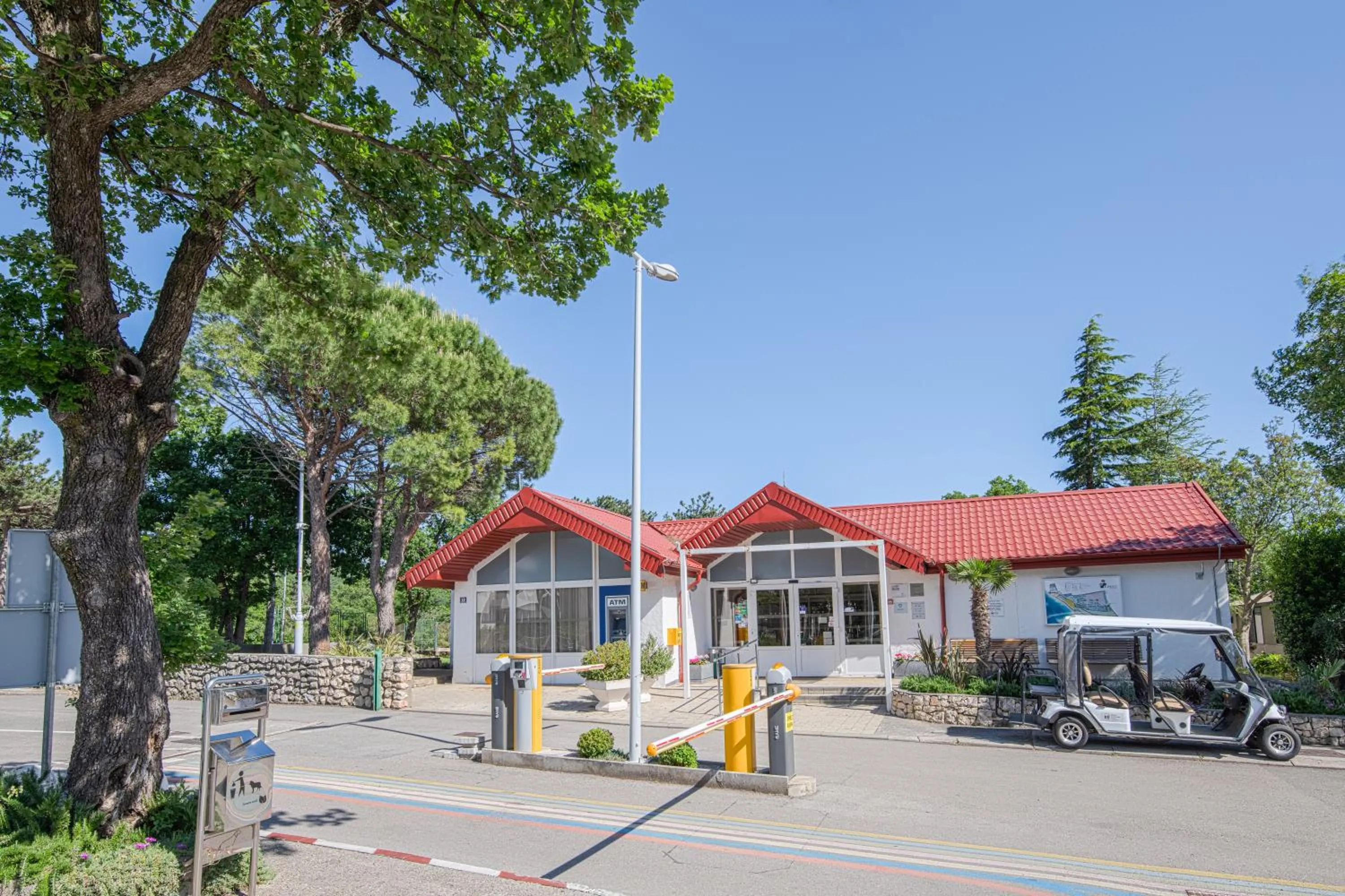 Text overlay in Elements Camping Selce Mobile homes