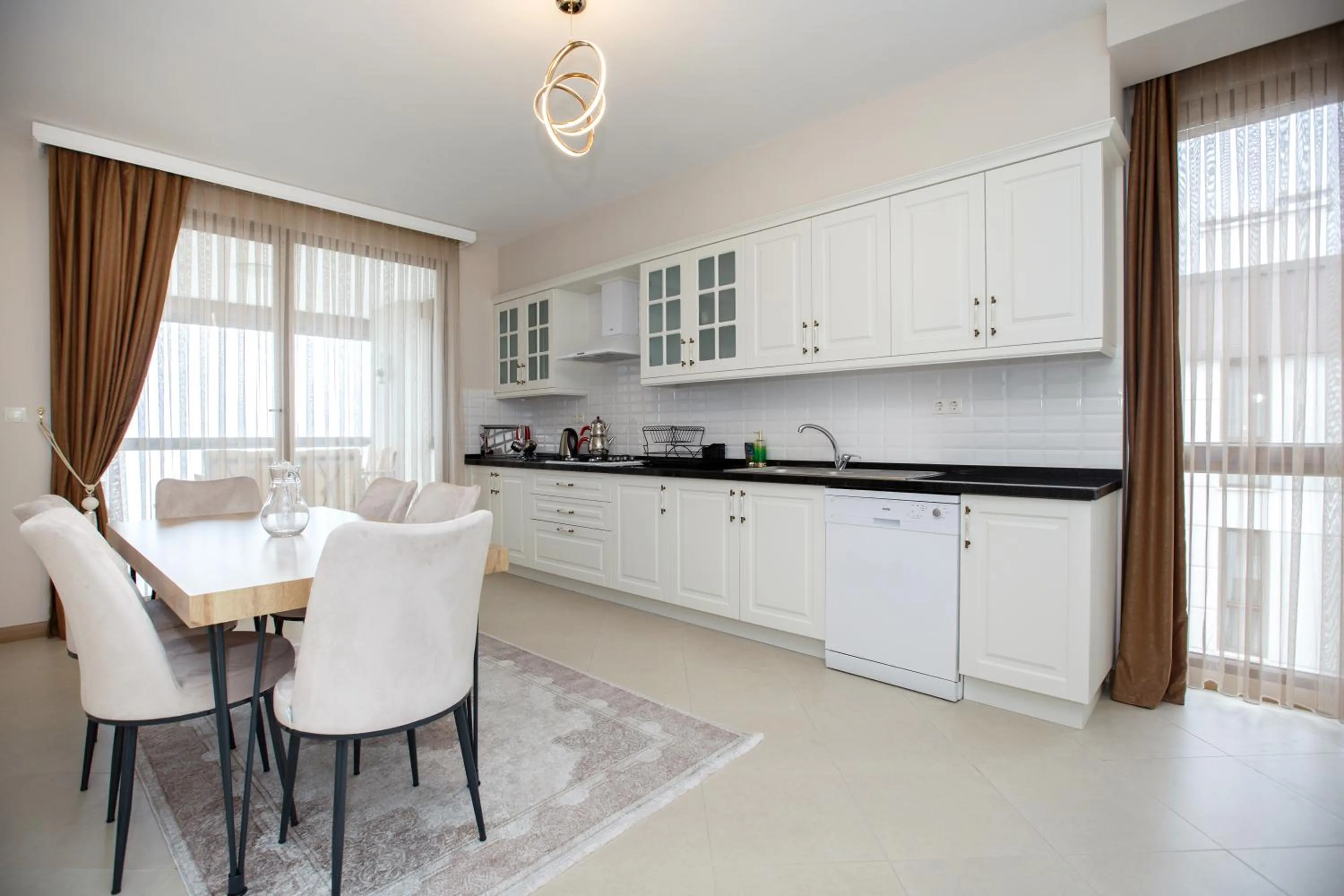 Kitchen or kitchenette in Armoni Deluxe Suites Trabzon