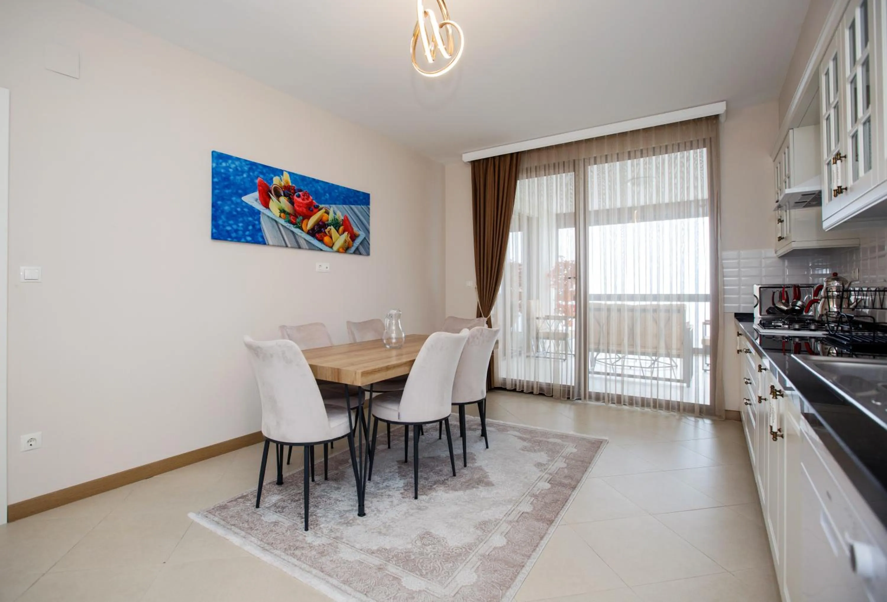 Kitchen or kitchenette in Armoni Deluxe Suites Trabzon