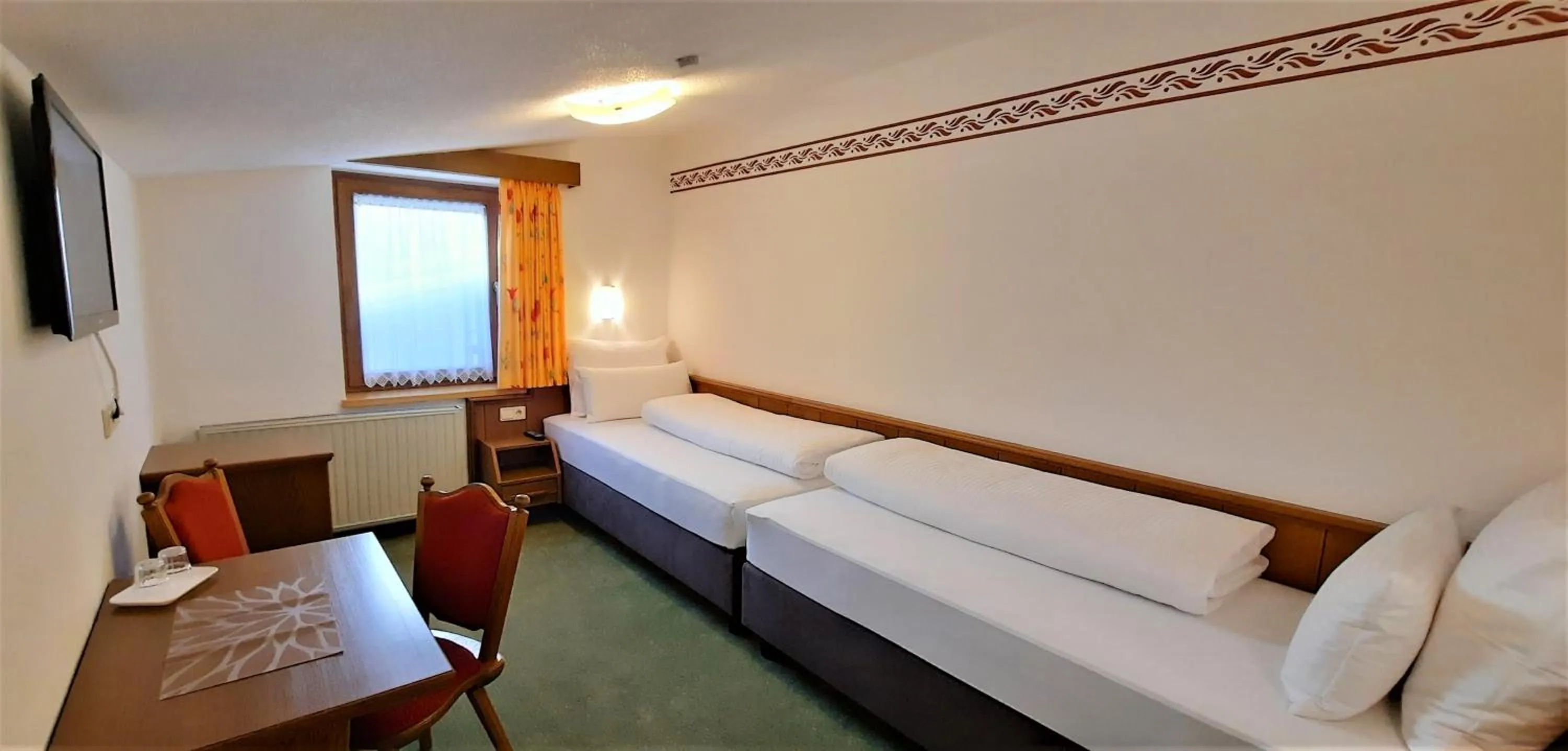 Photo of the whole room, Bed in Hotel Garni Belvedere