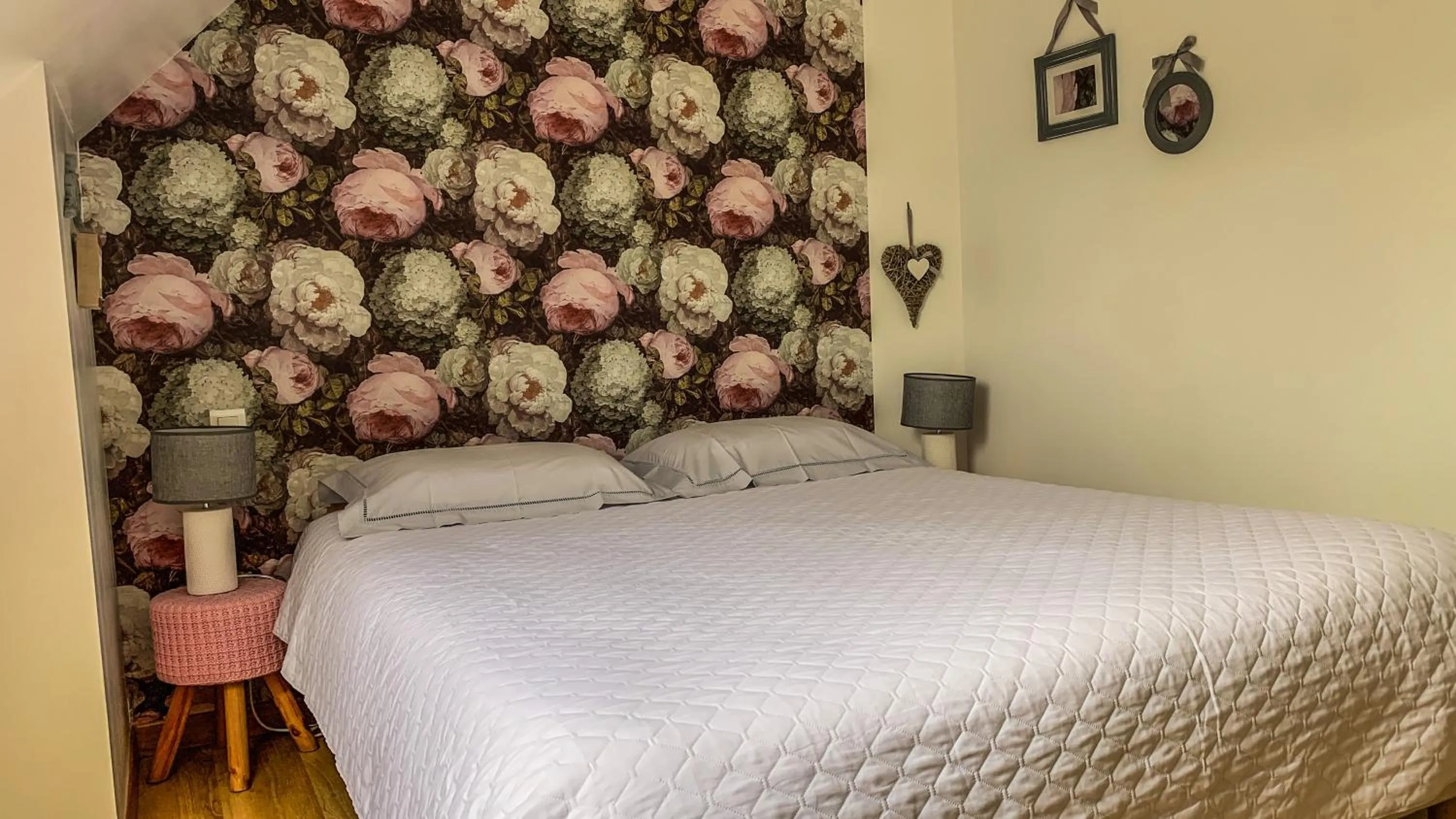 Bed in Les Chambres d'hôtes du Faubourg