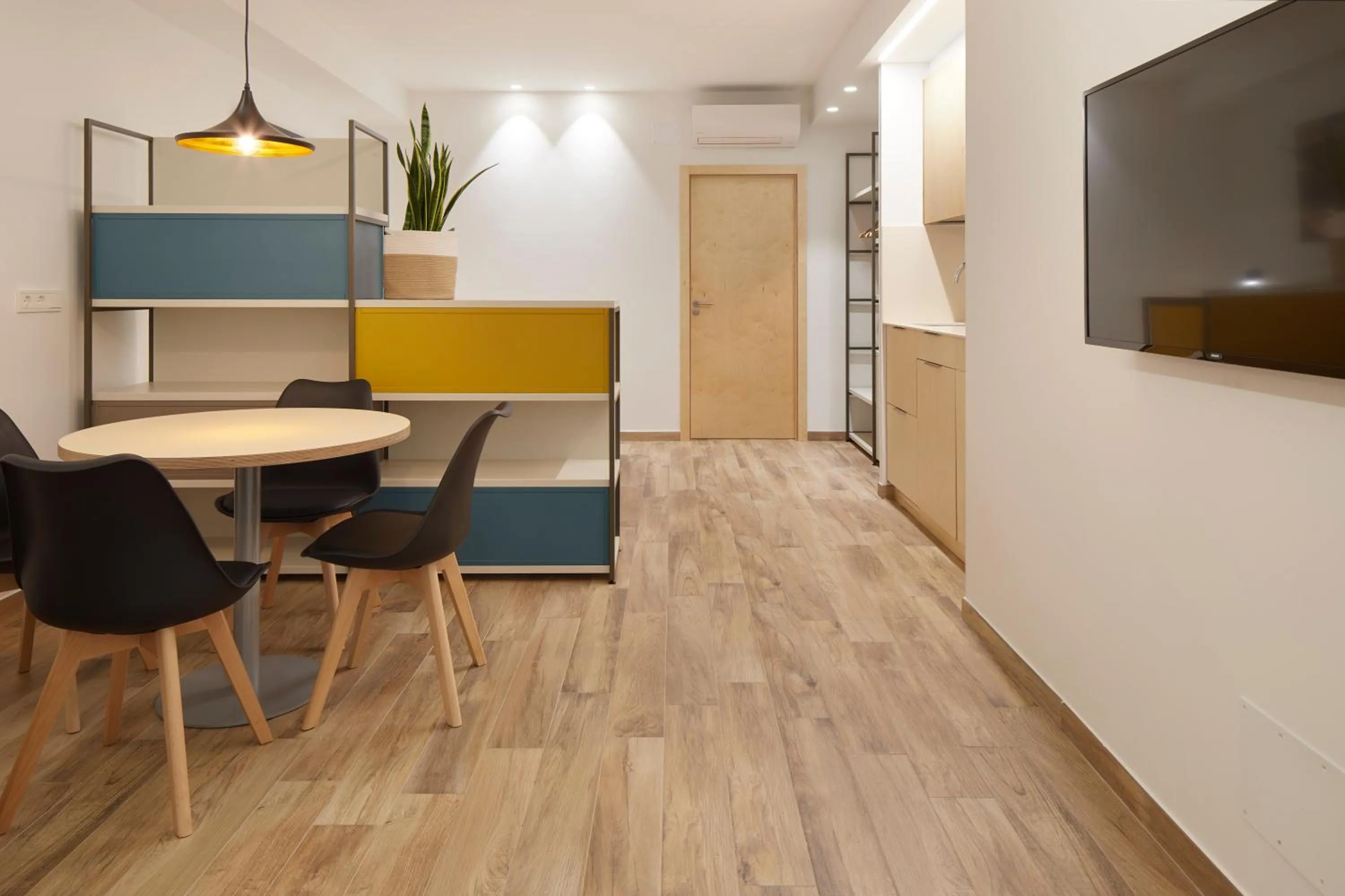 Photo of the whole room in Apartamentos Isaga