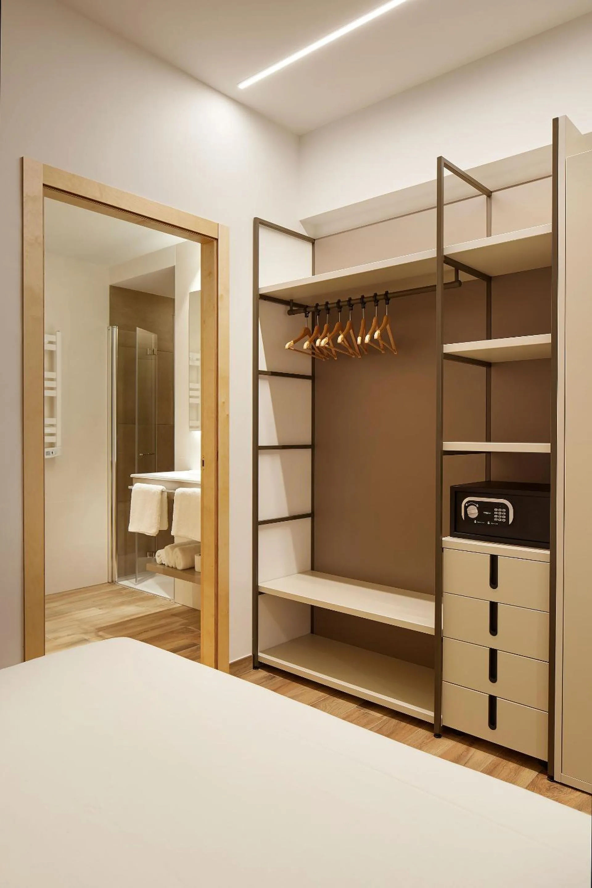 Bathroom, Bed in Apartamentos Isaga