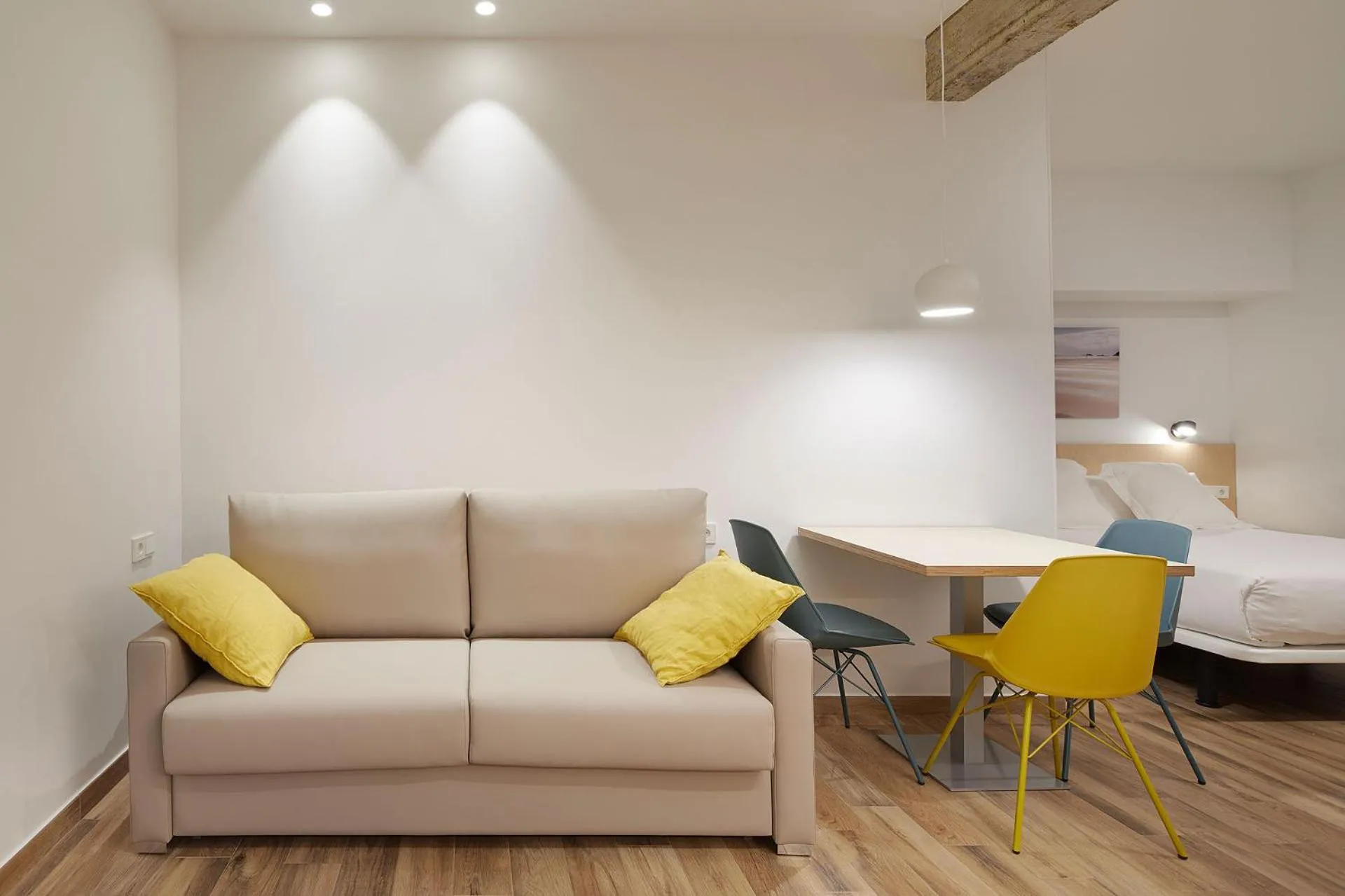 Living room, Bed in Apartamentos Isaga
