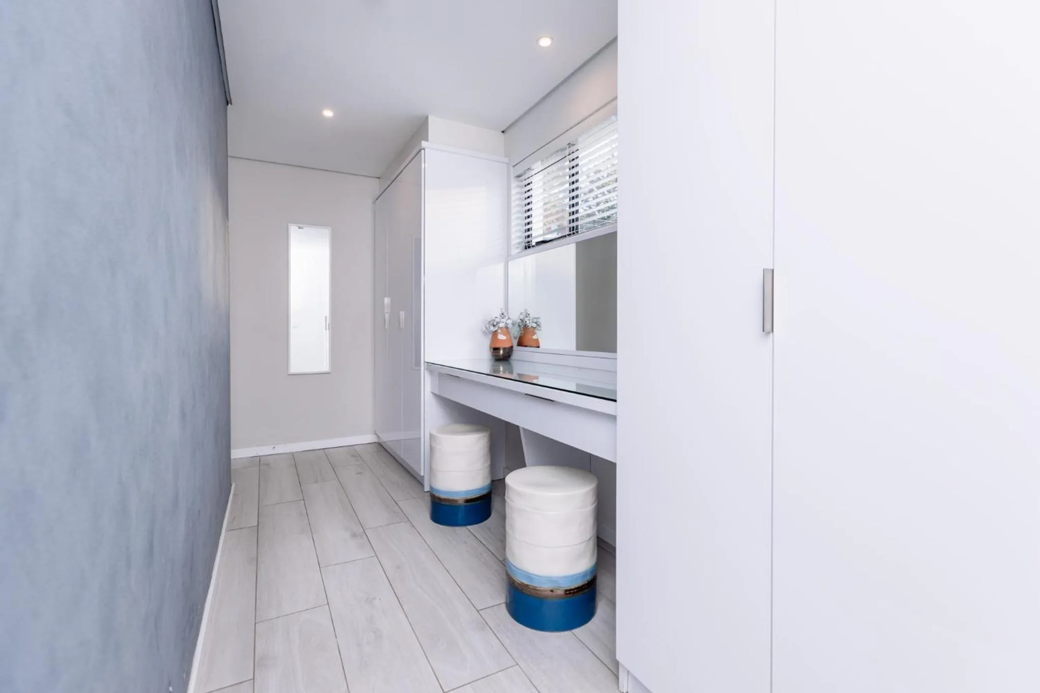 wardrobe in MINT Hotel 84 on Katherine