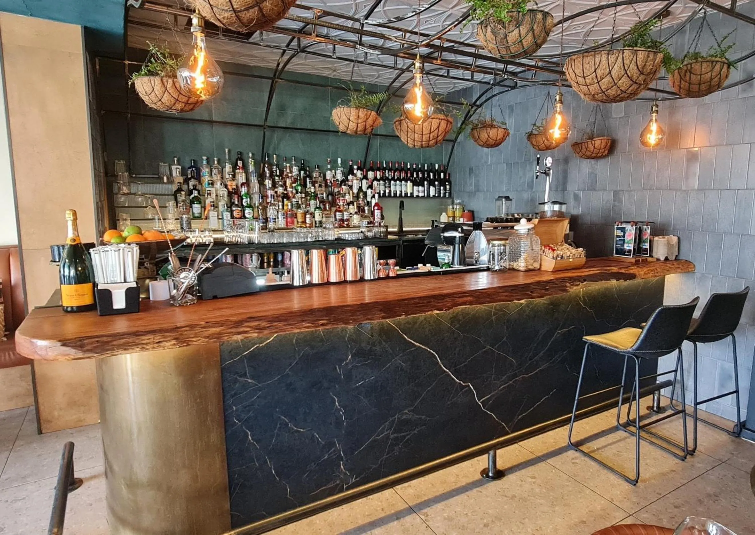 Lounge or bar in MINT Hotel 84 on Katherine