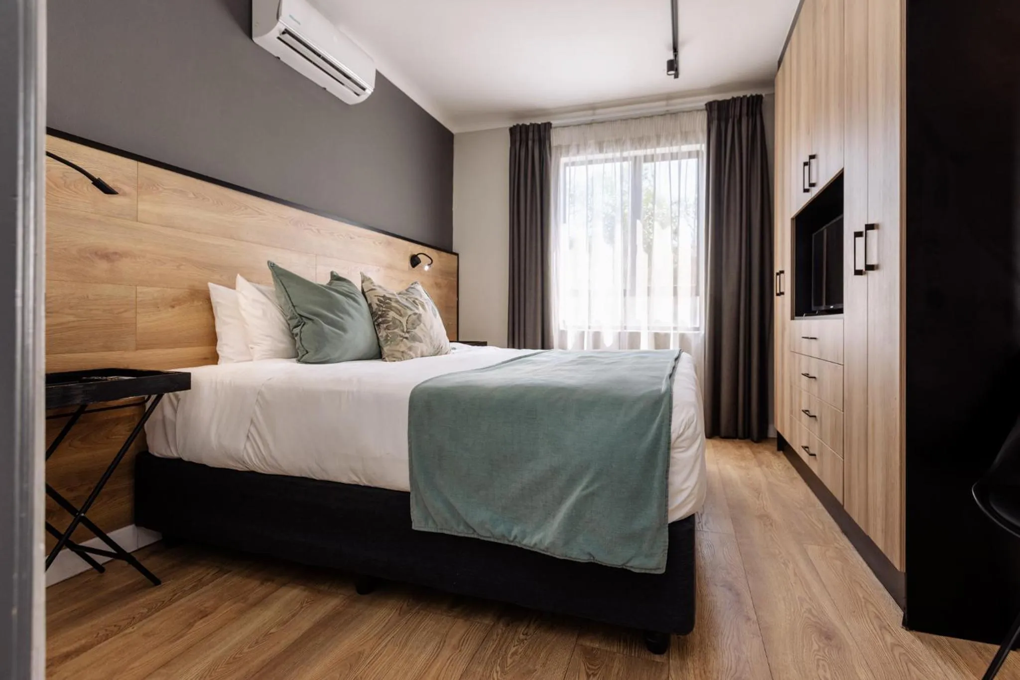 Bedroom, Bed in MINT Hotel 84 on Katherine