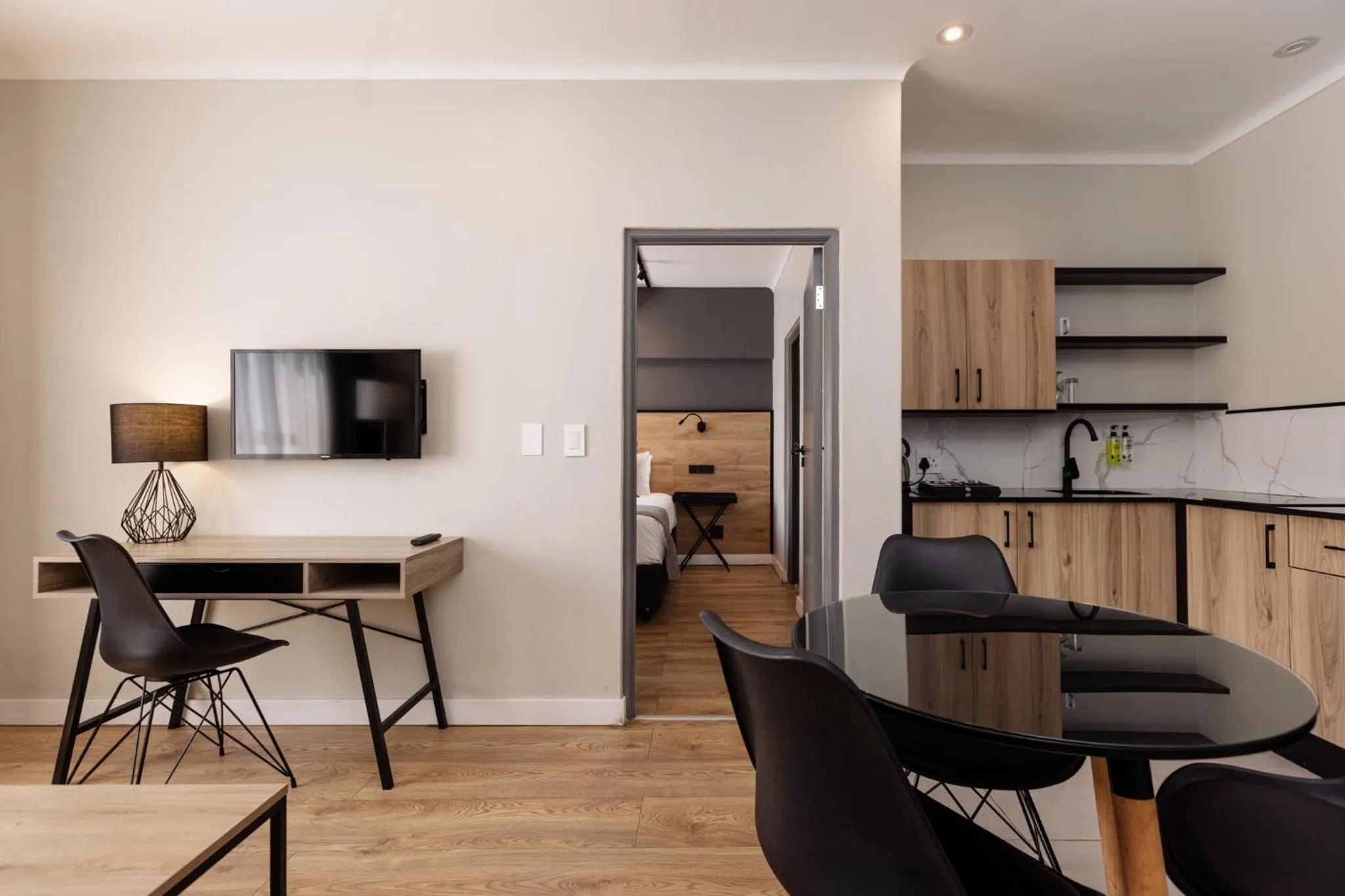 TV and multimedia in MINT Hotel 84 on Katherine