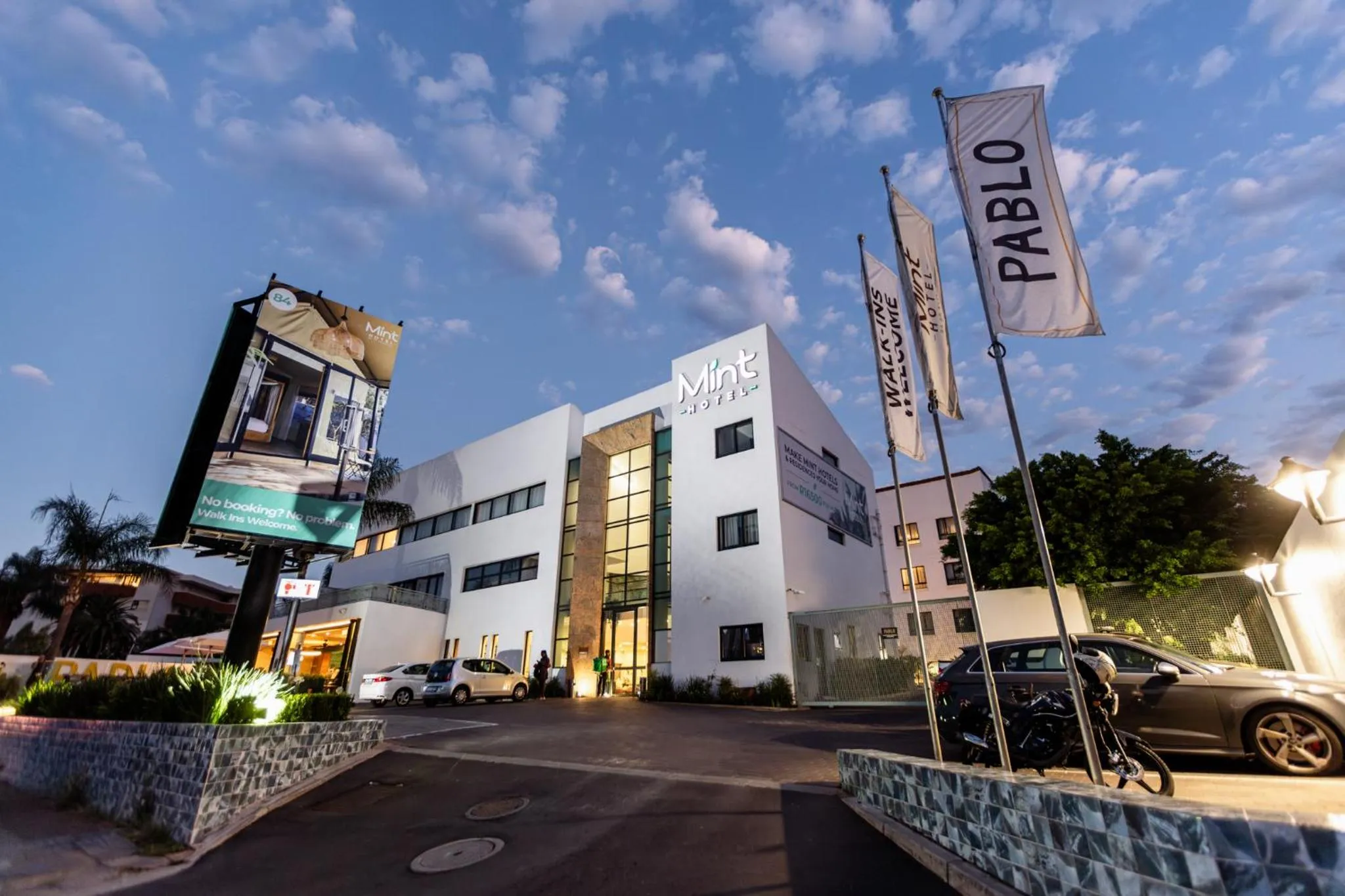 Facade/entrance in MINT Hotel 84 on Katherine