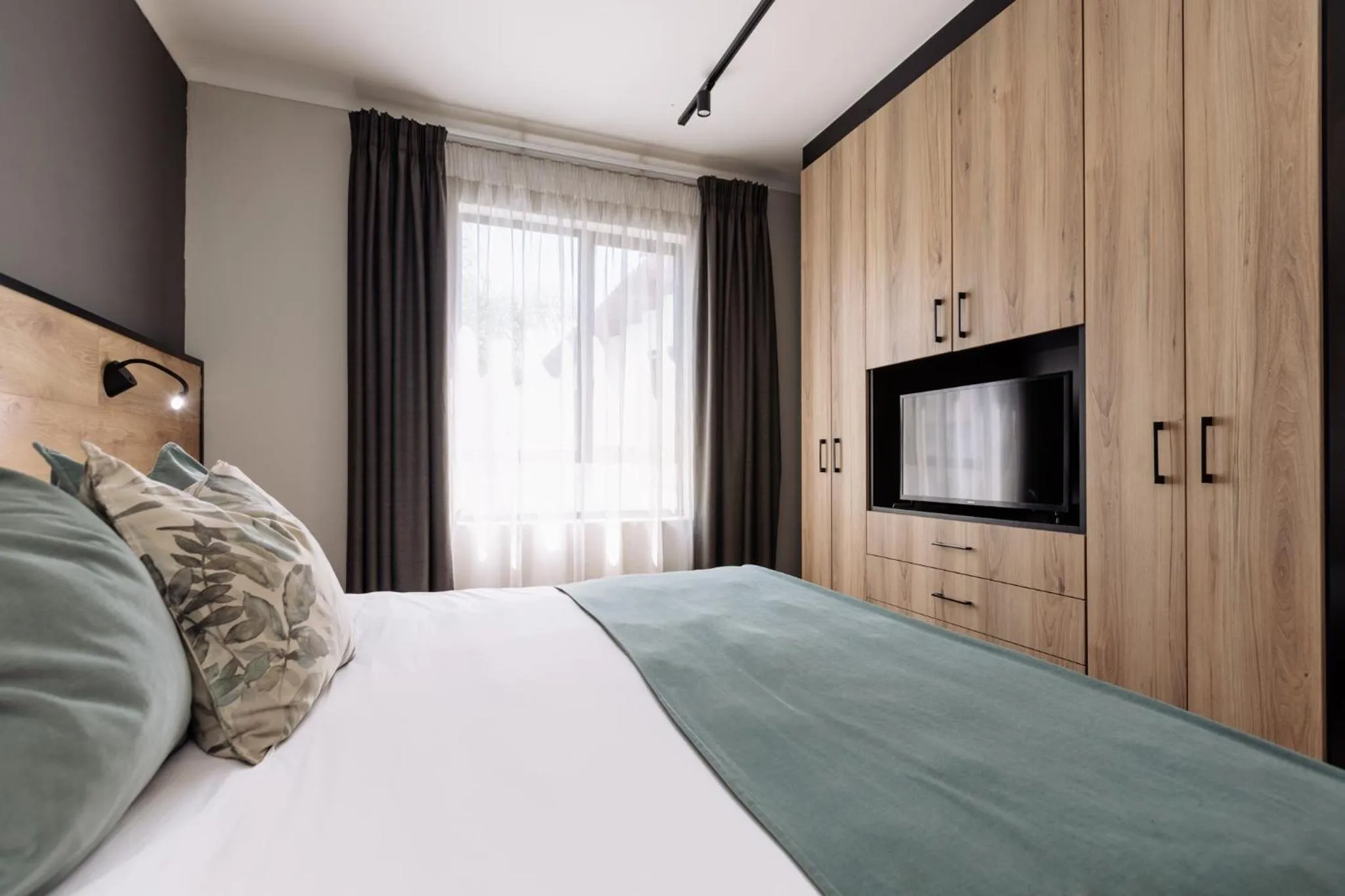 Bedroom, Bed in MINT Hotel 84 on Katherine