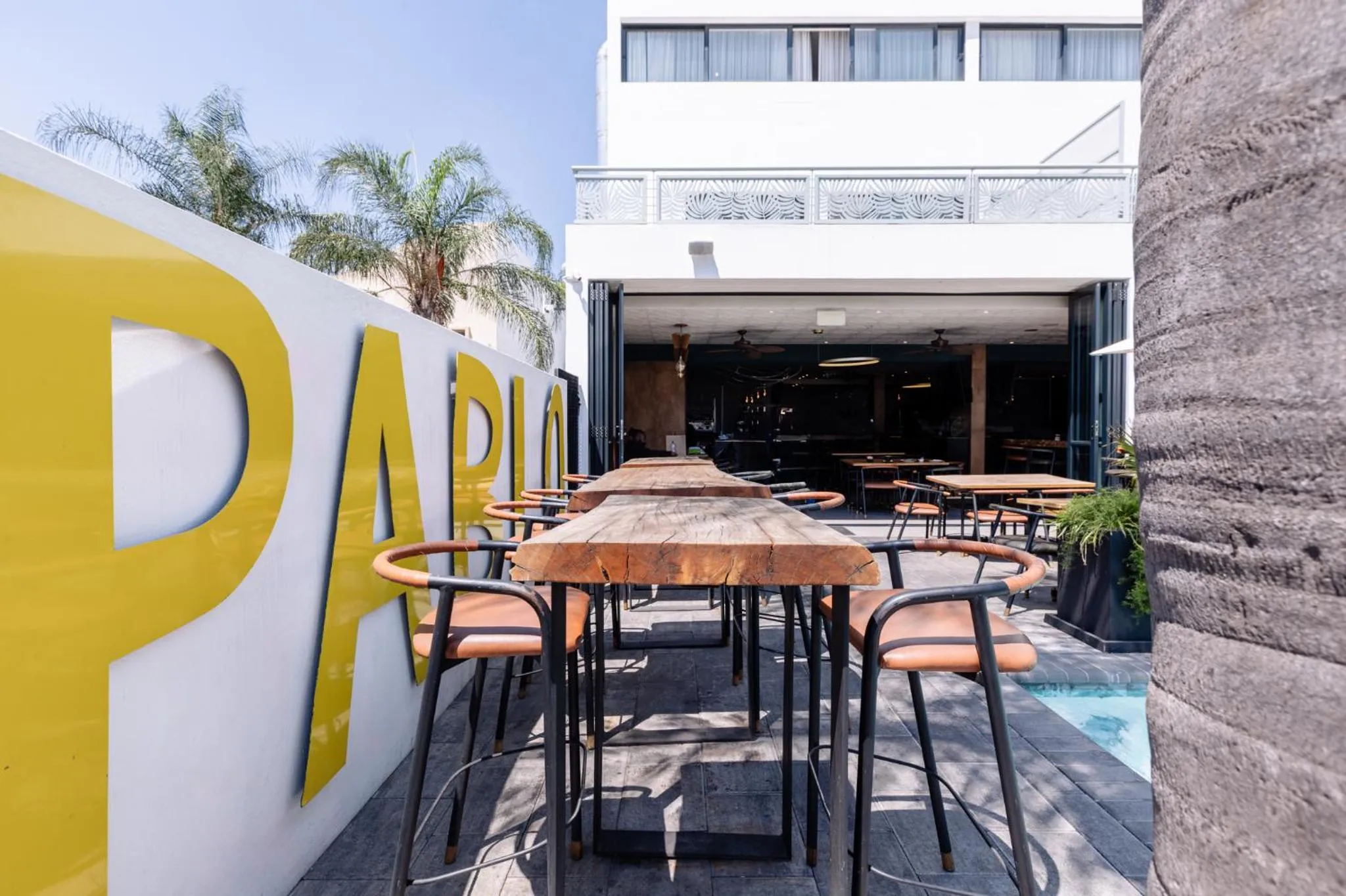 Restaurant/places to eat in MINT Hotel 84 on Katherine