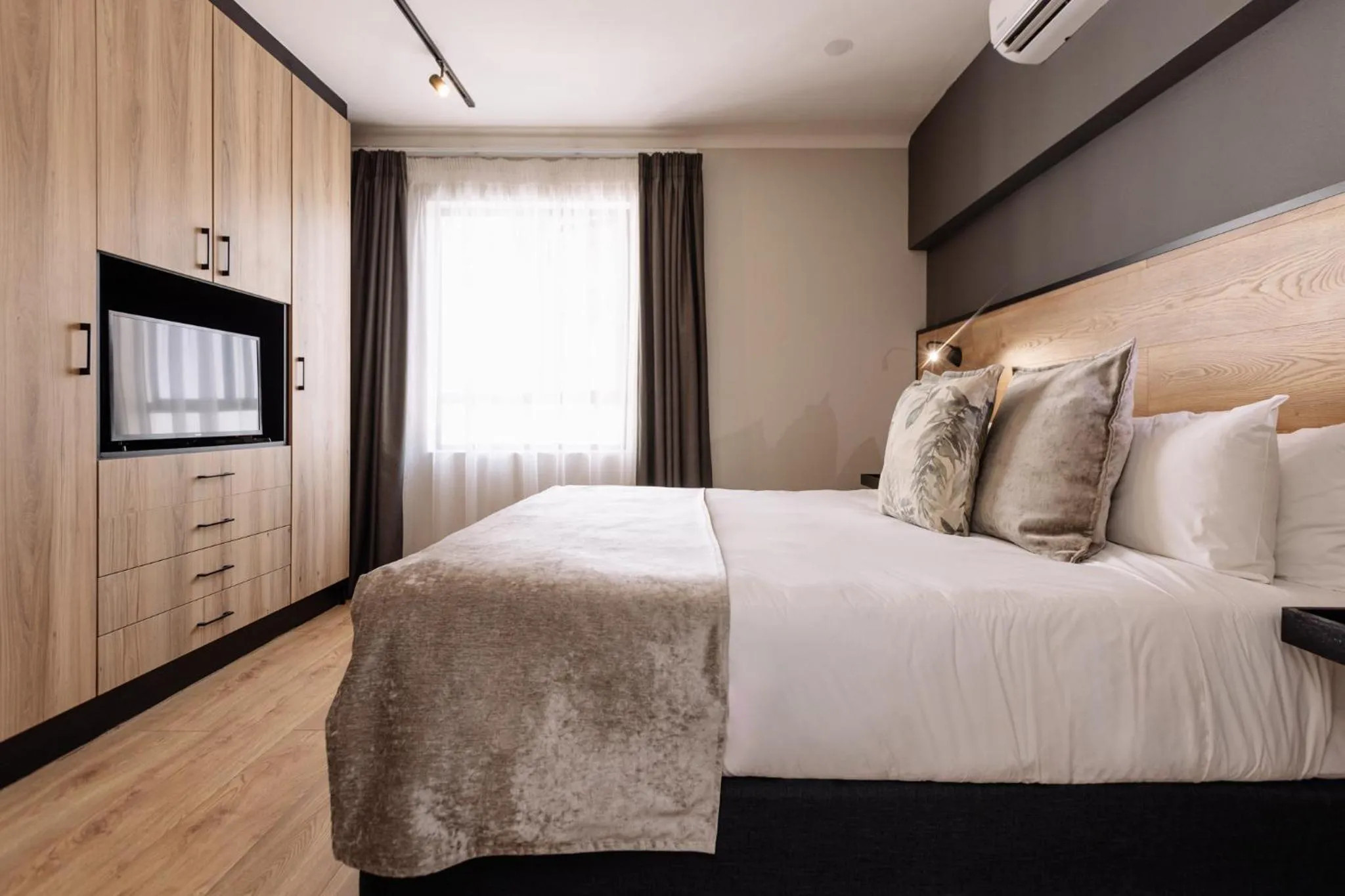 Bed in MINT Hotel 84 on Katherine