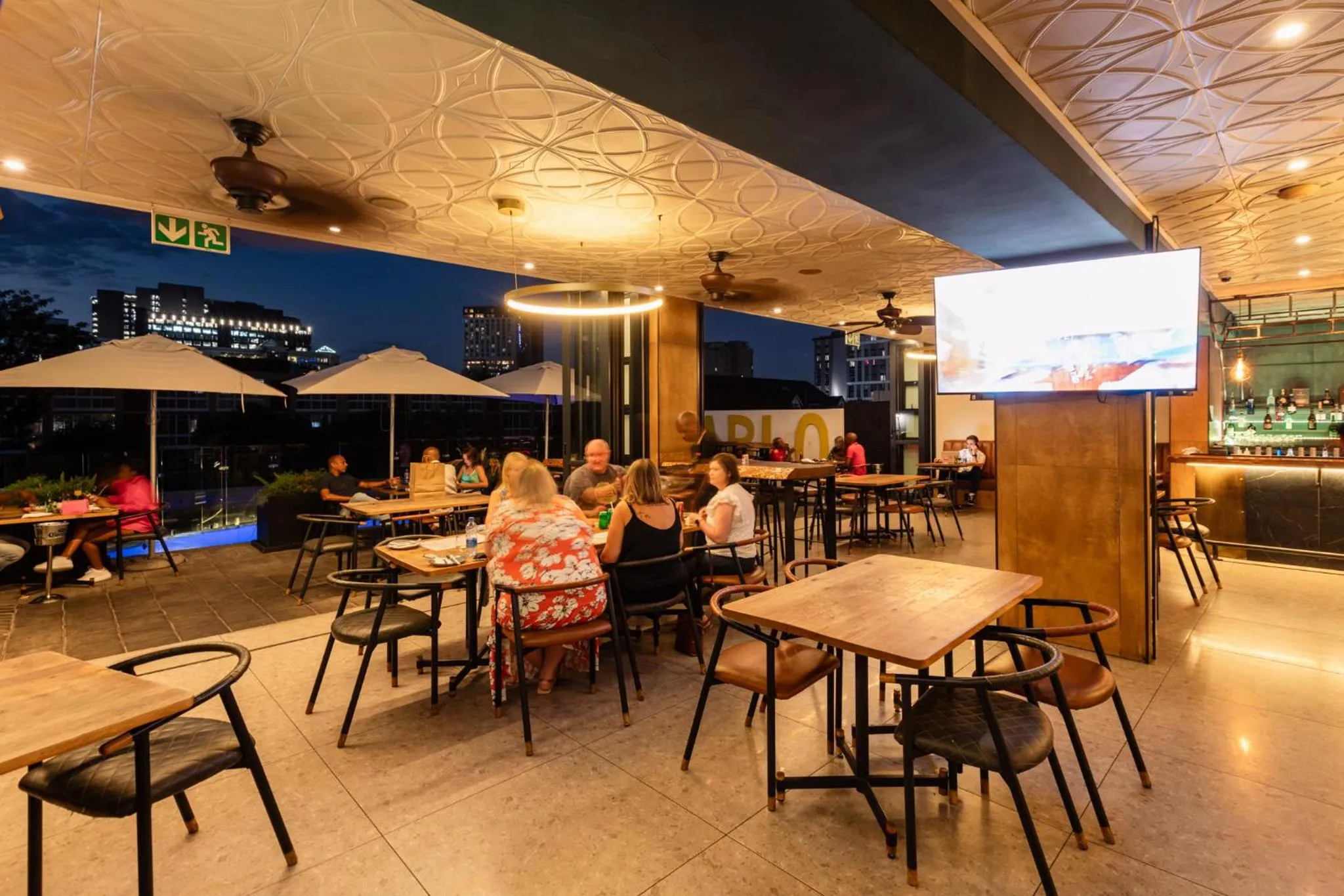 Restaurant/places to eat in MINT Hotel 84 on Katherine