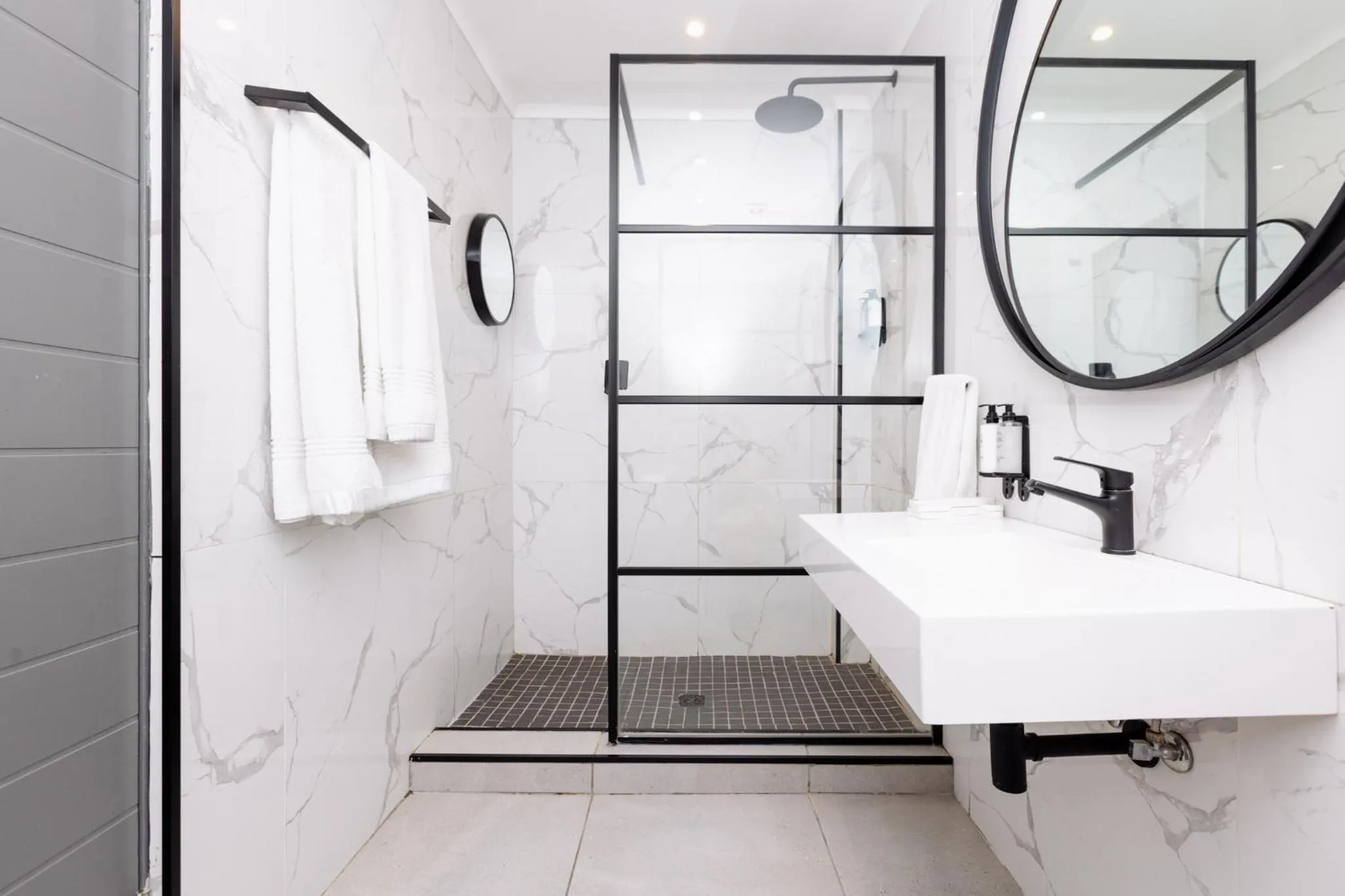 Shower in MINT Hotel 84 on Katherine