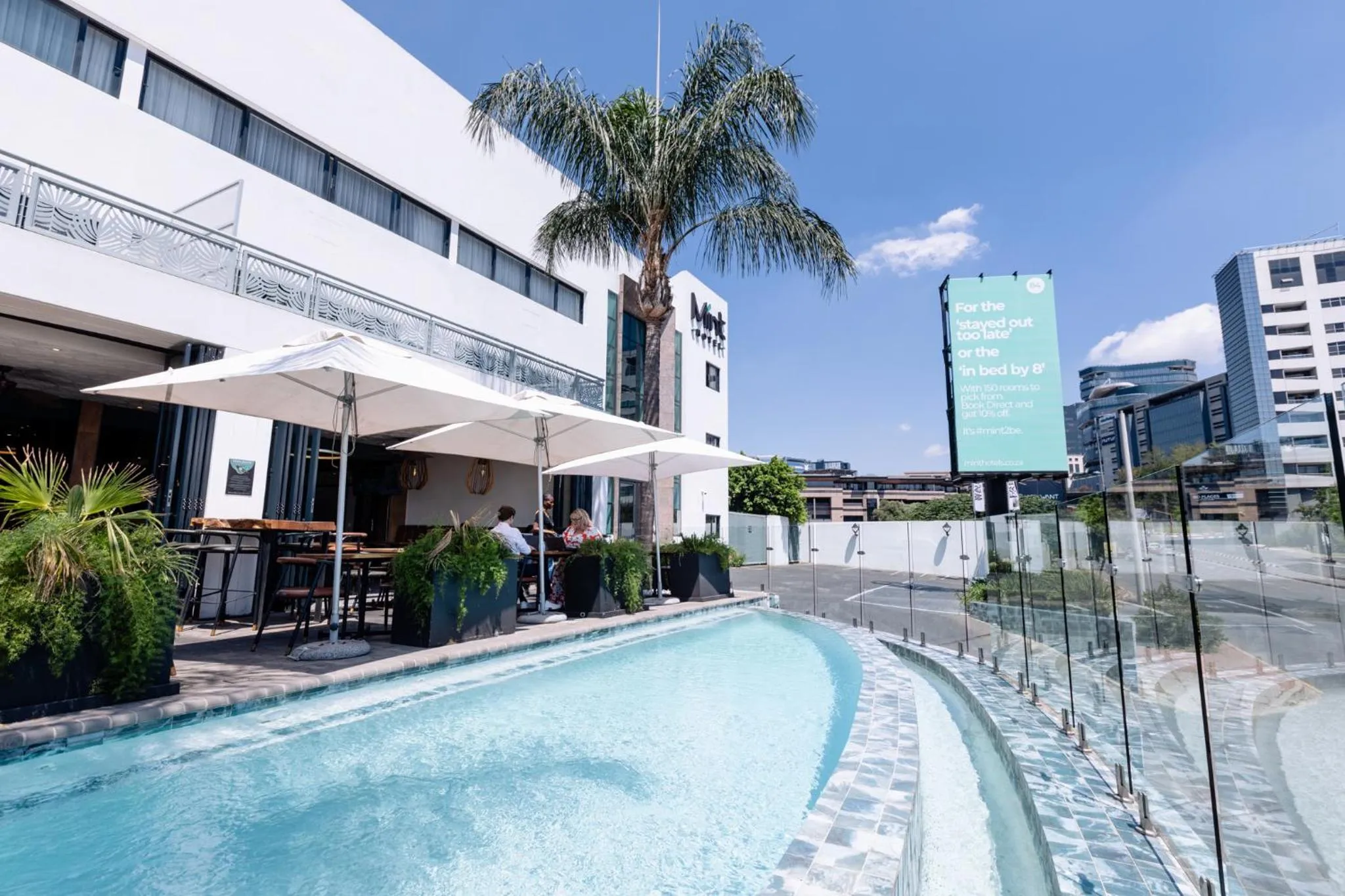 Restaurant/places to eat in MINT Hotel 84 on Katherine