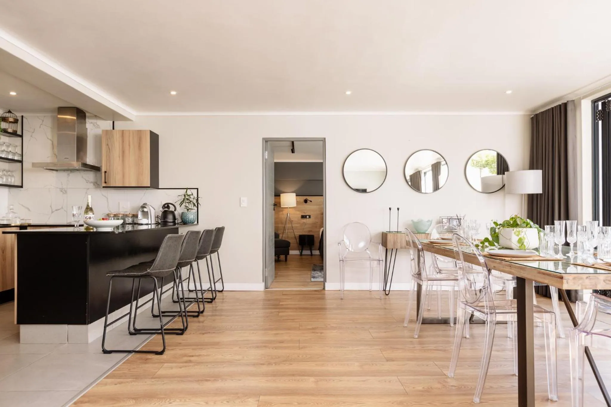 Kitchen or kitchenette in MINT Hotel 84 on Katherine