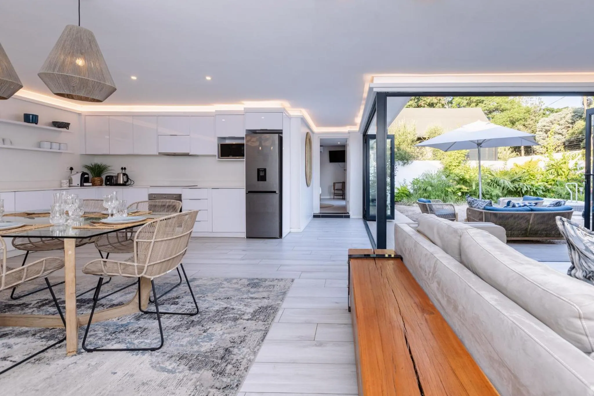 Photo of the whole room in MINT Hotel 84 on Katherine