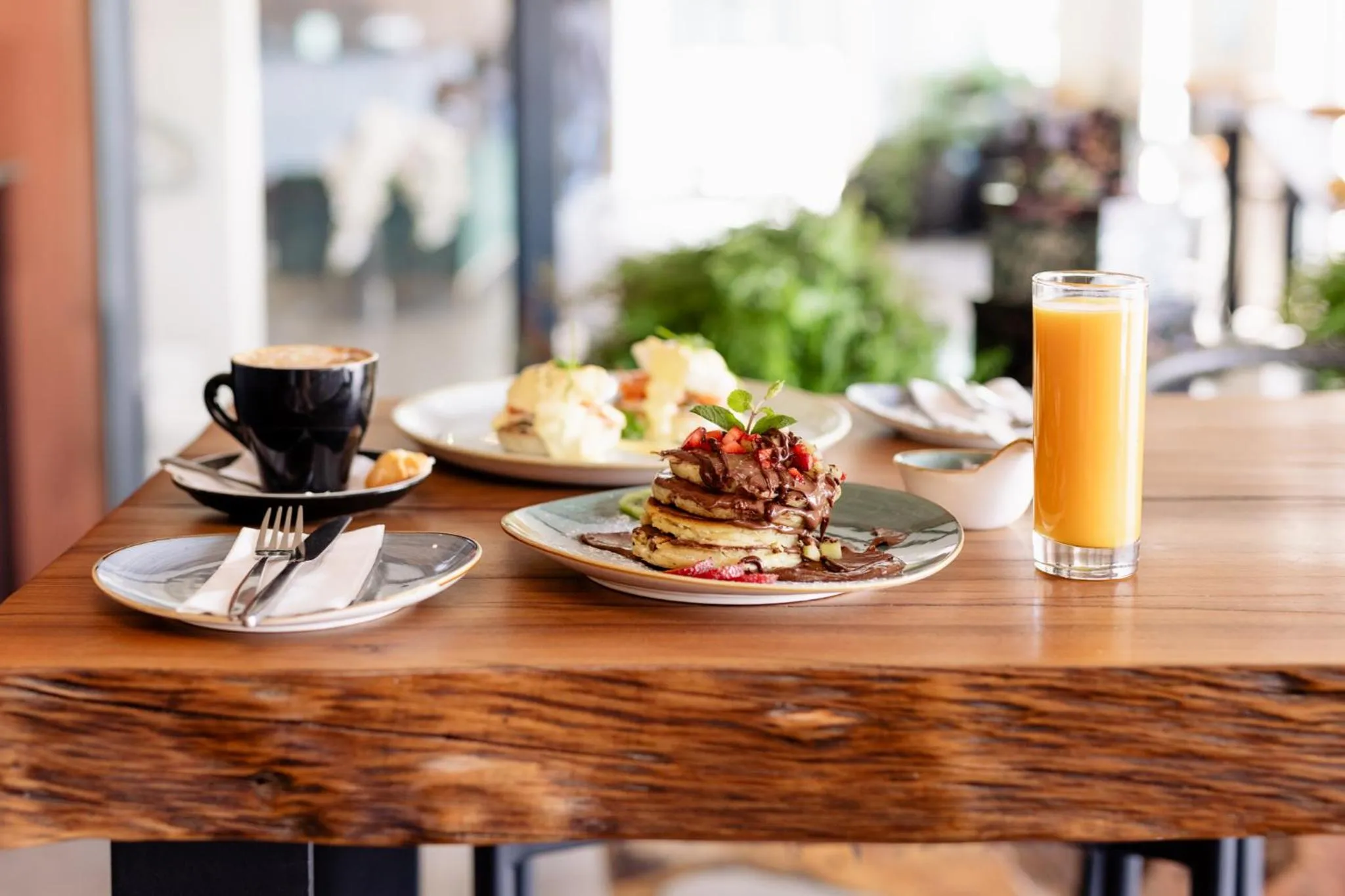 Restaurant/places to eat in MINT Hotel 84 on Katherine