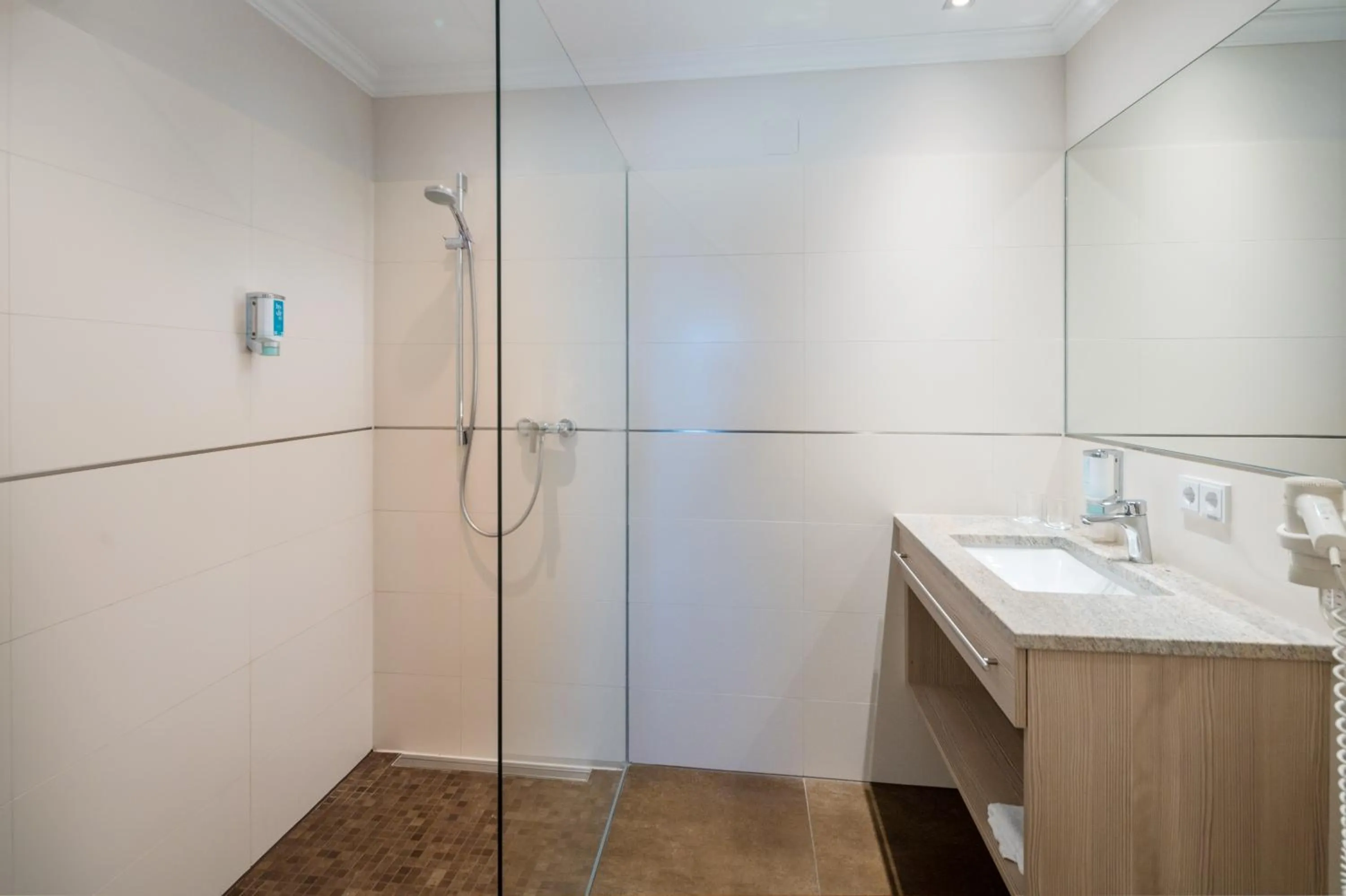 Shower in Hotel-Gasthof Huber