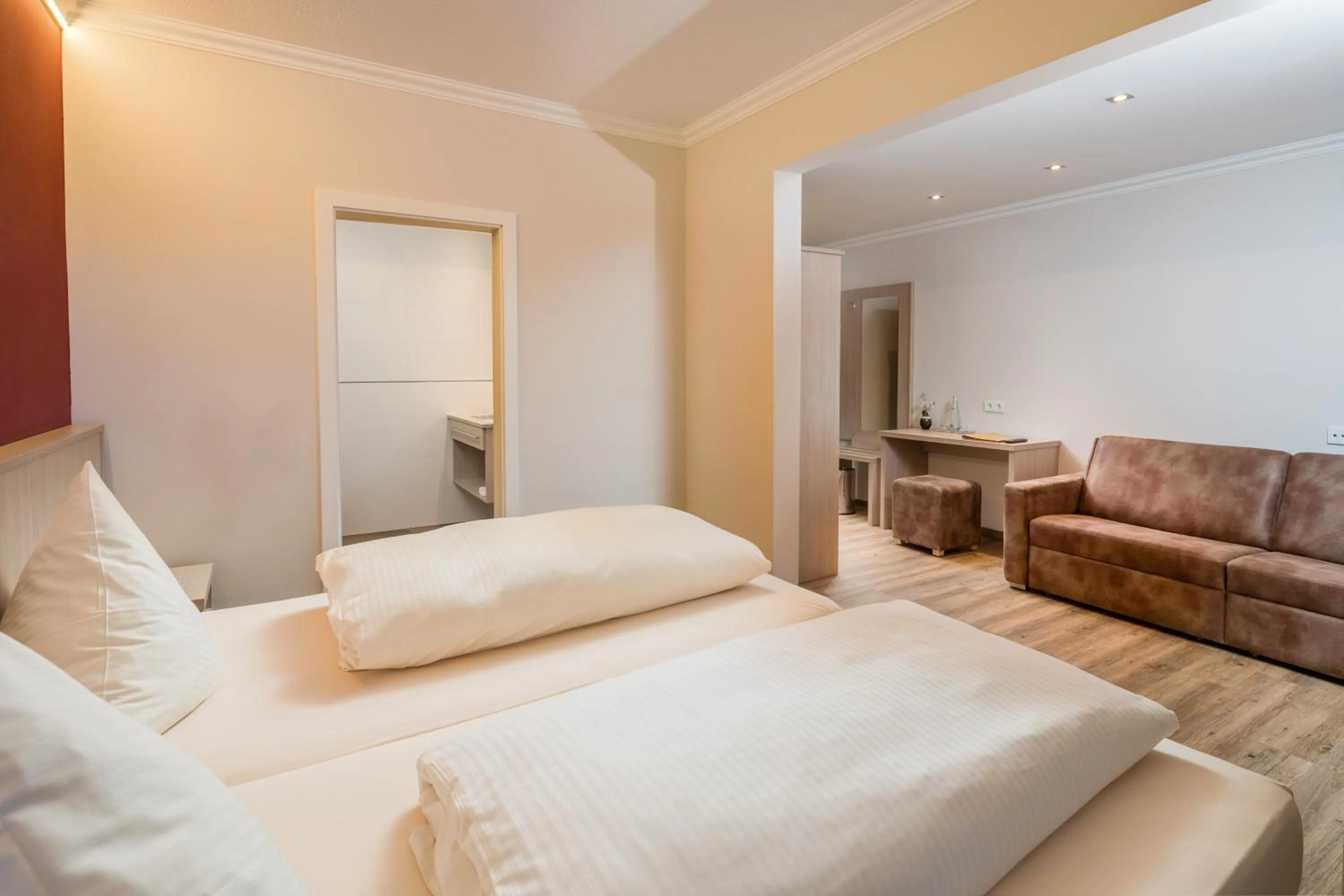 Photo of the whole room, Bed in Hotel-Gasthof Huber