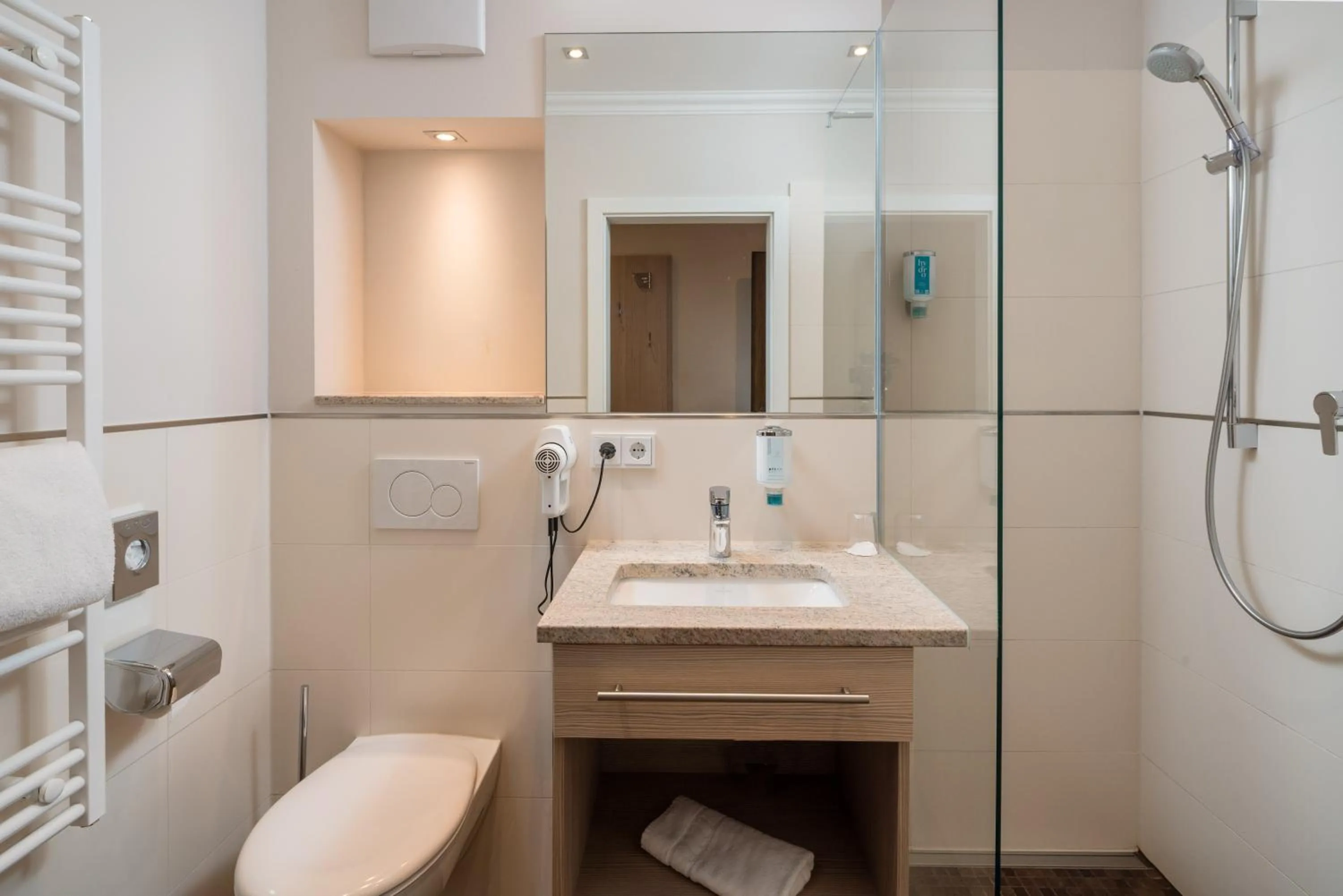 Shower in Hotel-Gasthof Huber