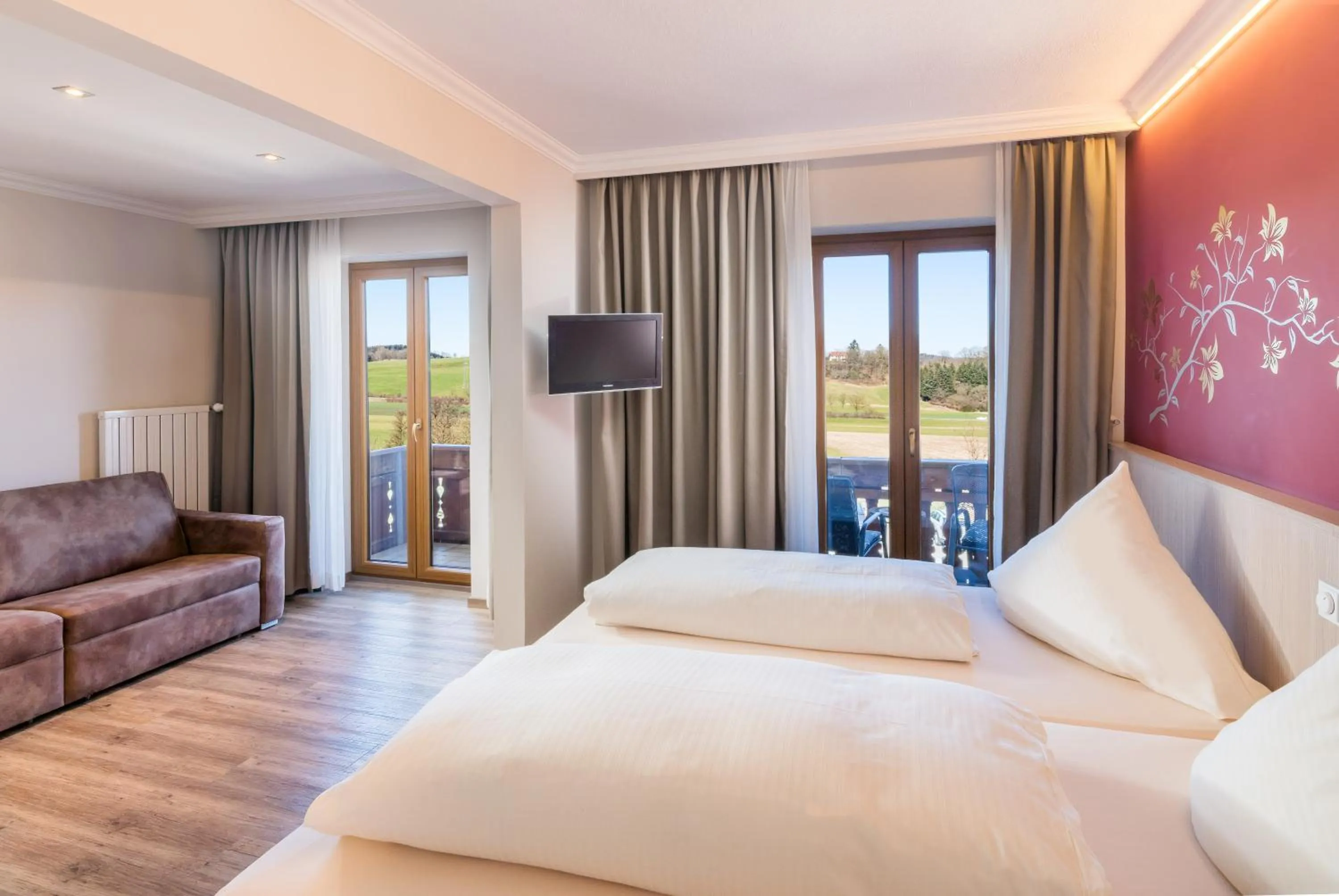 Photo of the whole room, Bed in Hotel-Gasthof Huber