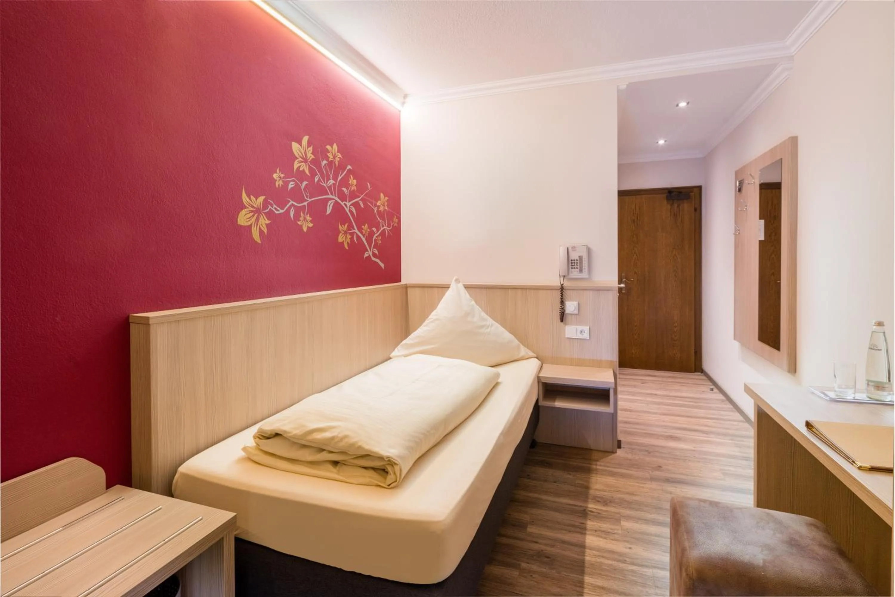 Photo of the whole room, Bed in Hotel-Gasthof Huber