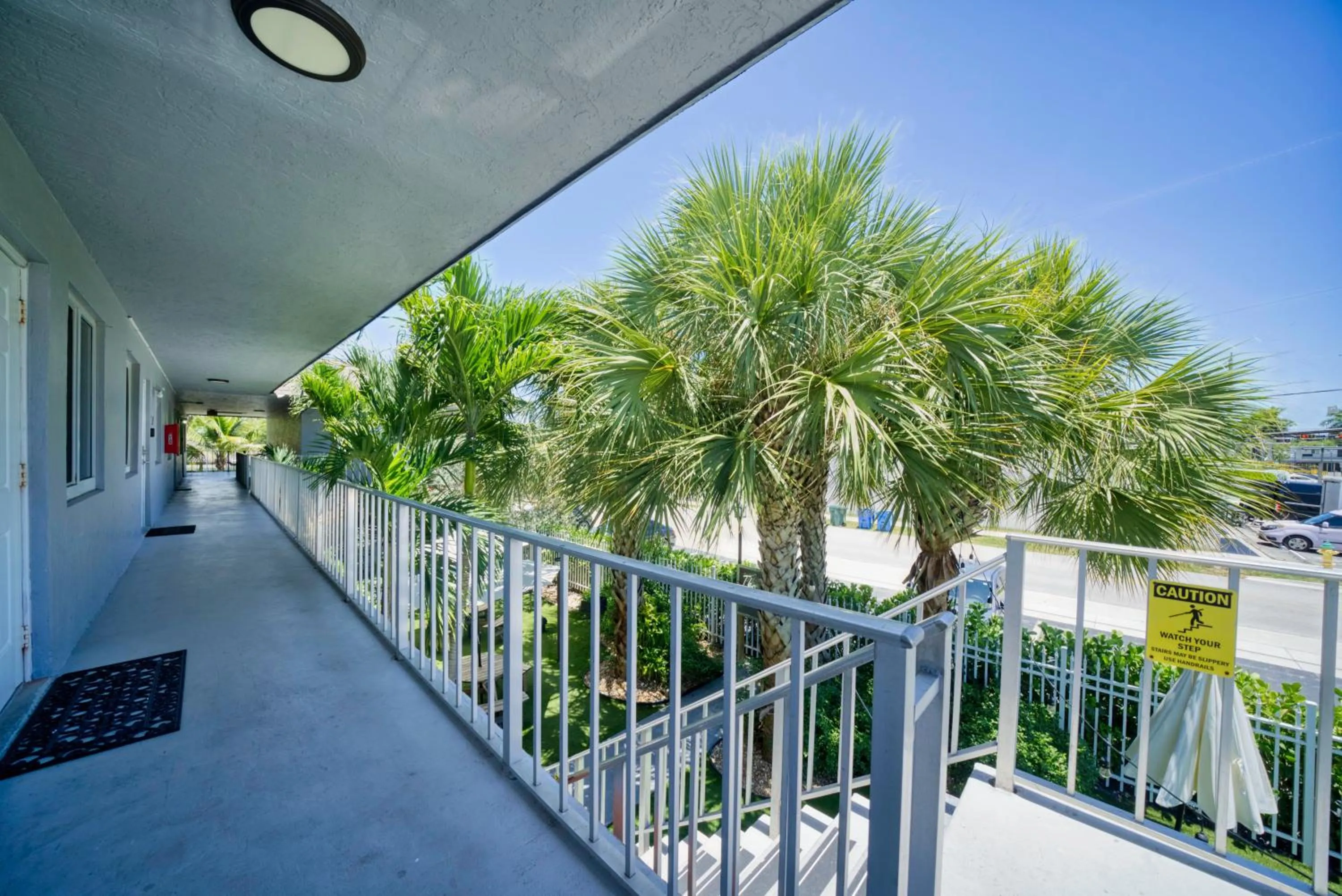 Day in The Victor Apartments By Lowkl