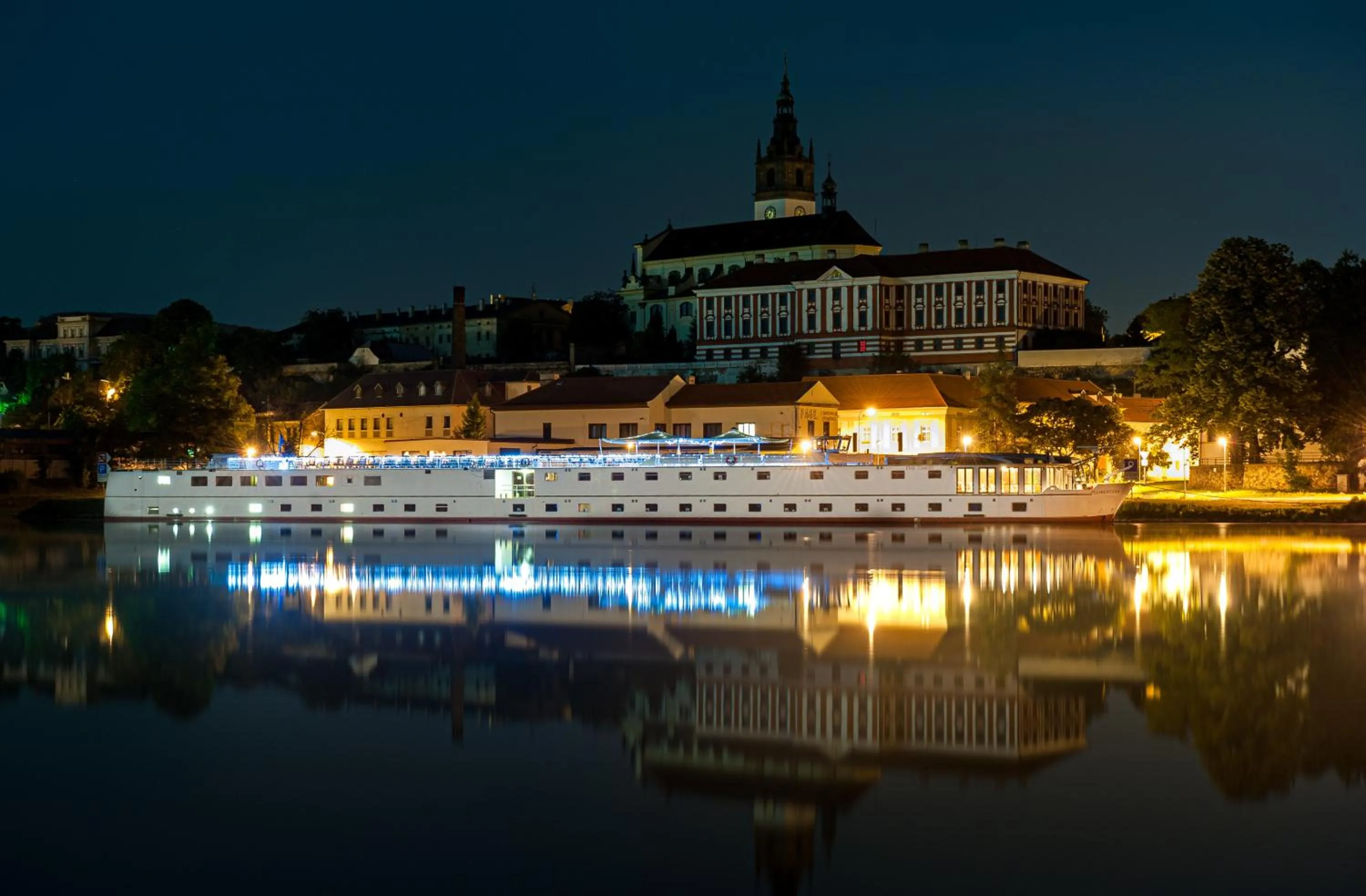 Nearby landmark in Florentina boat