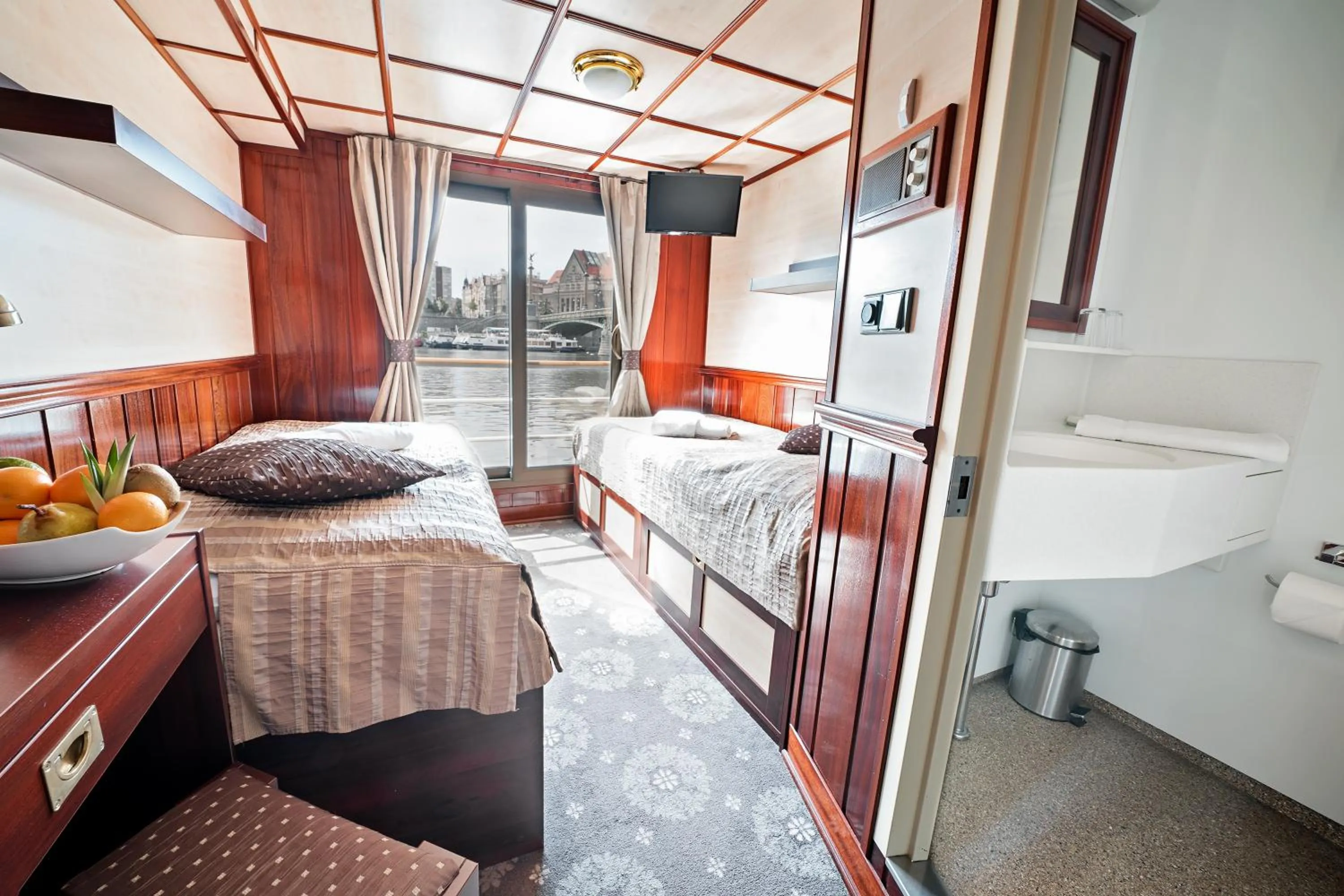 microwave in Florentina boat