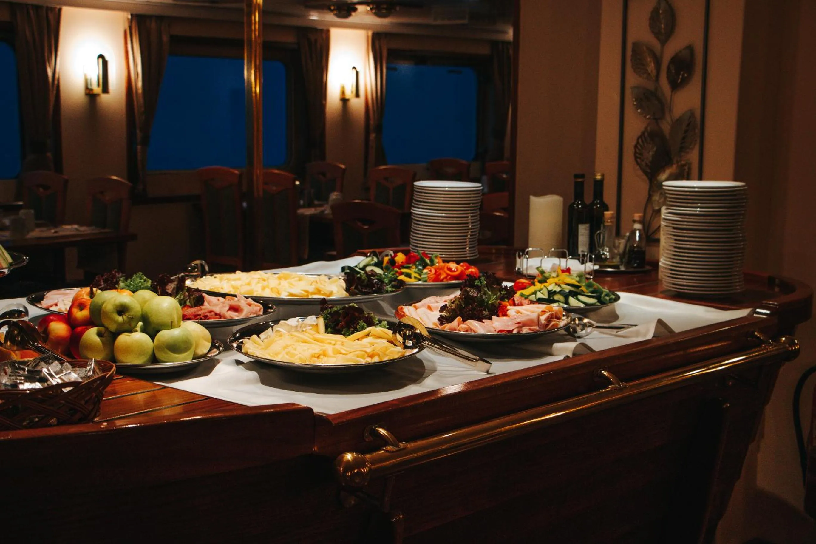 Buffet breakfast in Florentina boat