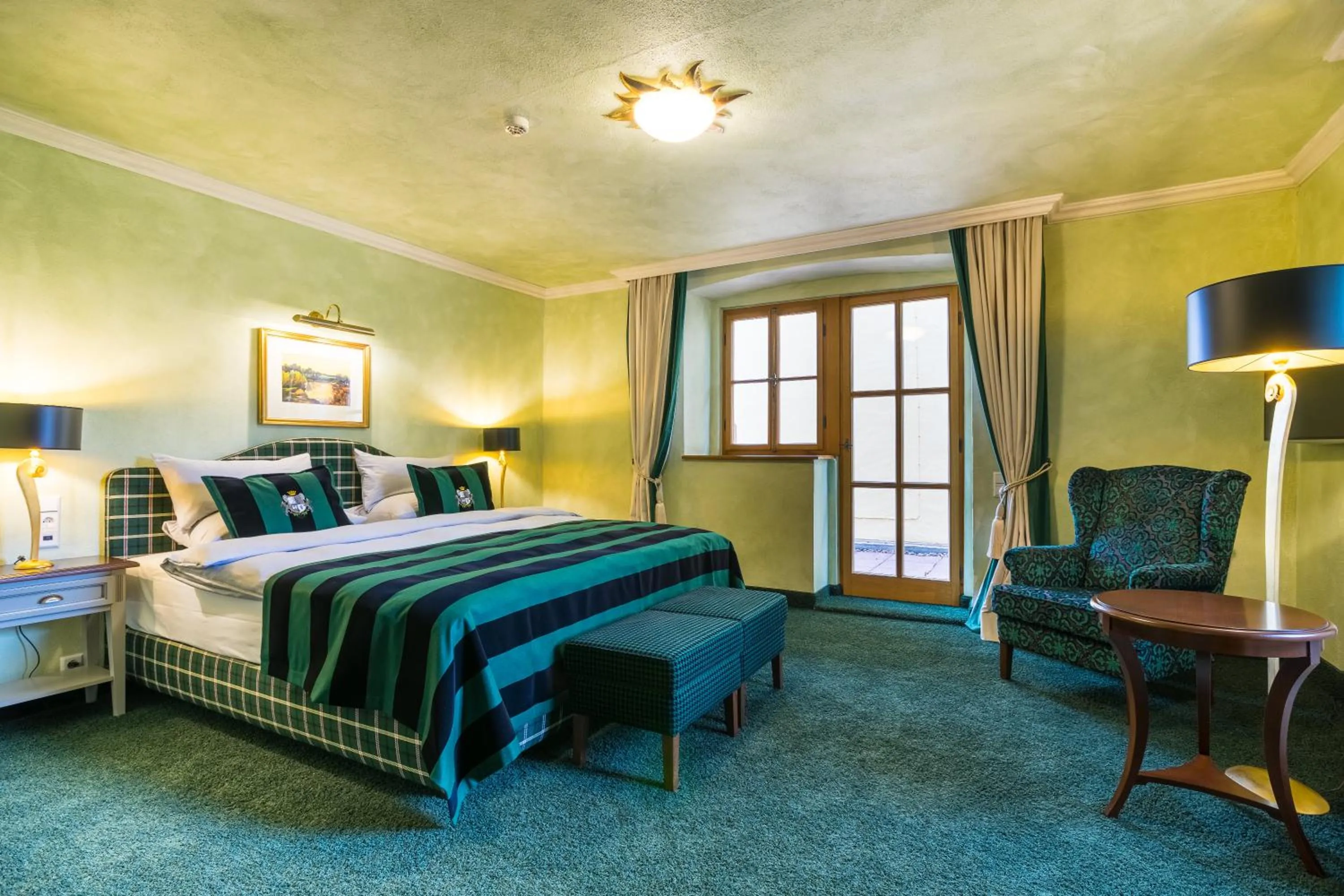 Photo of the whole room, Bed in Schlosshotel Weyberhöfe