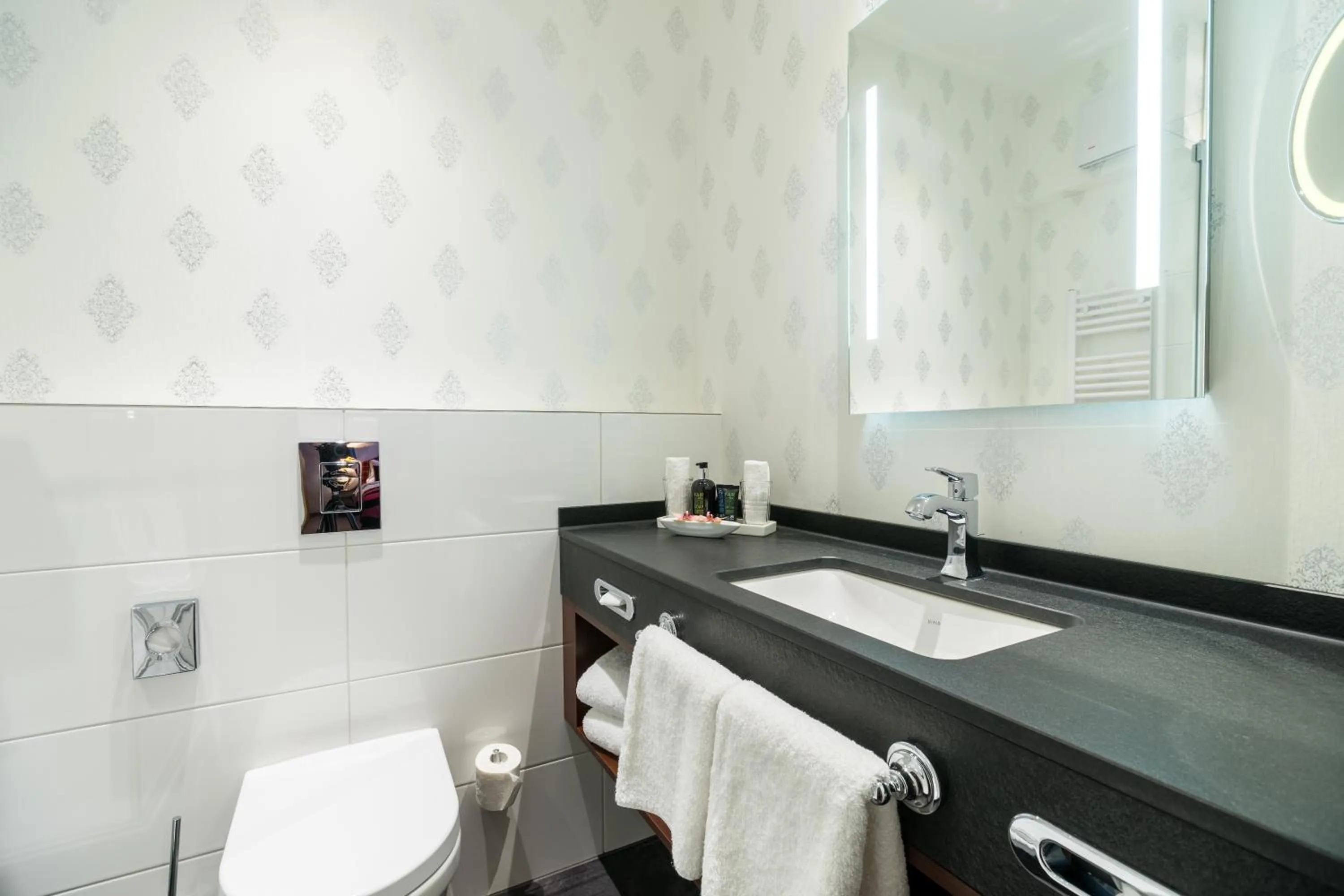 Shower in Schlosshotel Weyberhöfe