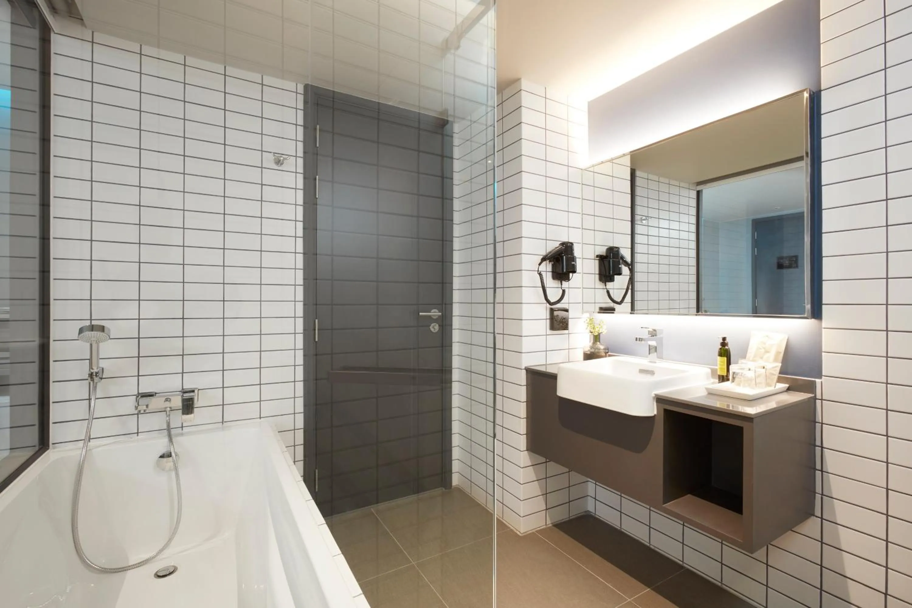 Bath in The Quarter Silom by UHG