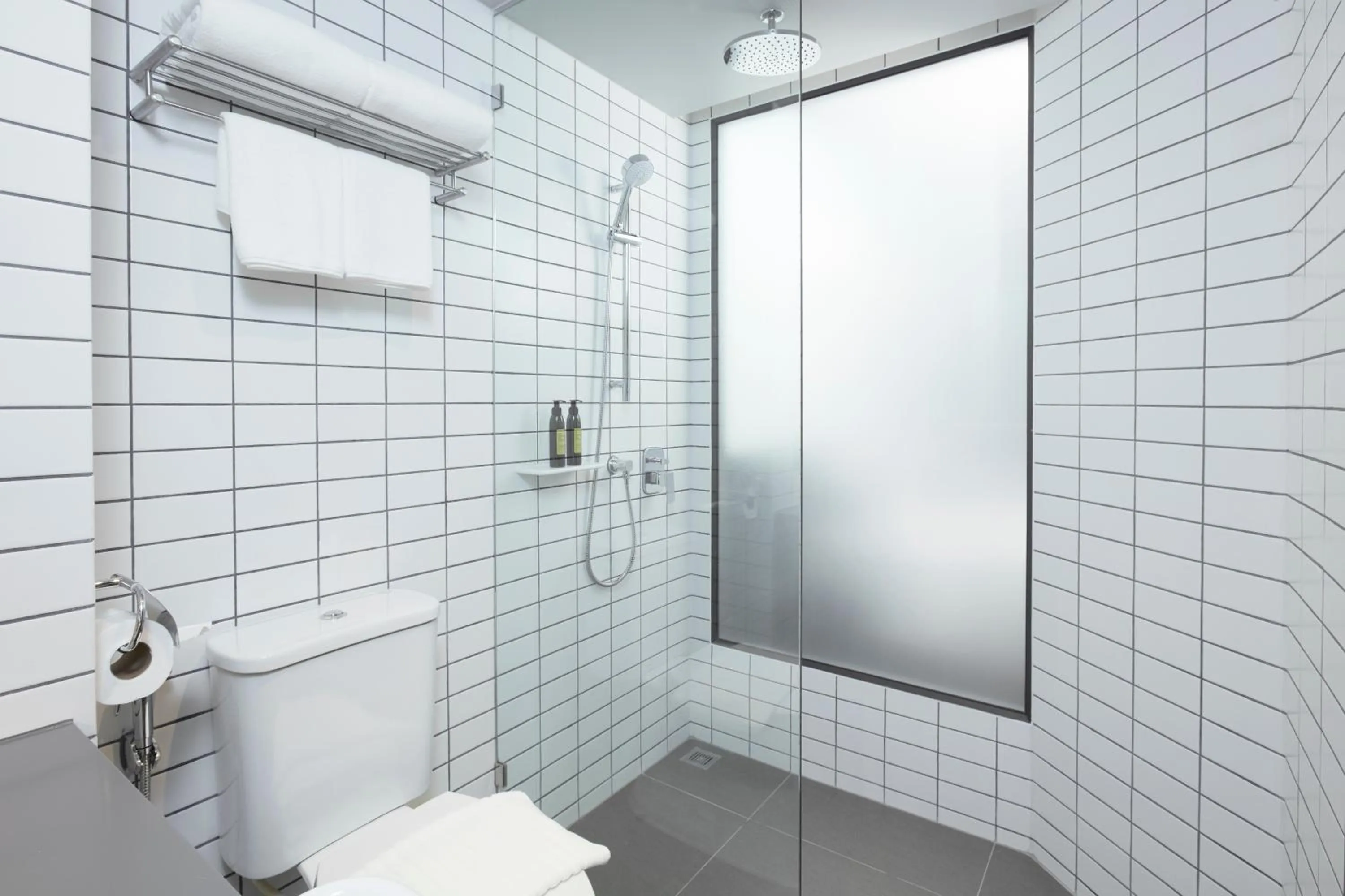 Shower in The Quarter Silom by UHG