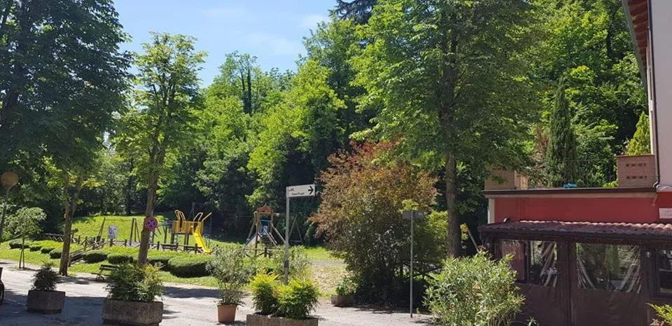 Property building in piccadilly