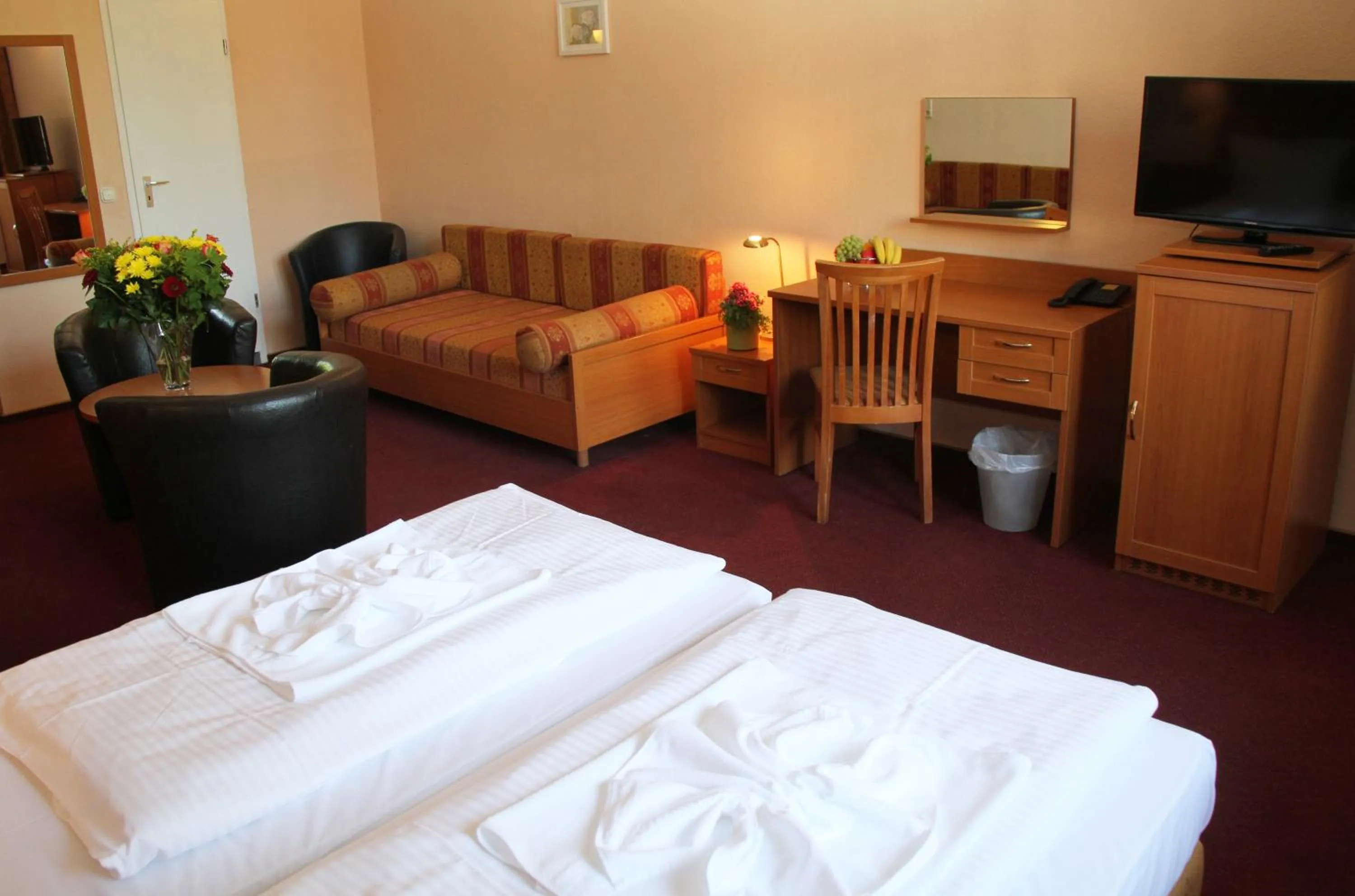 Photo of the whole room, Bed in Hotel Aster an der Messe
